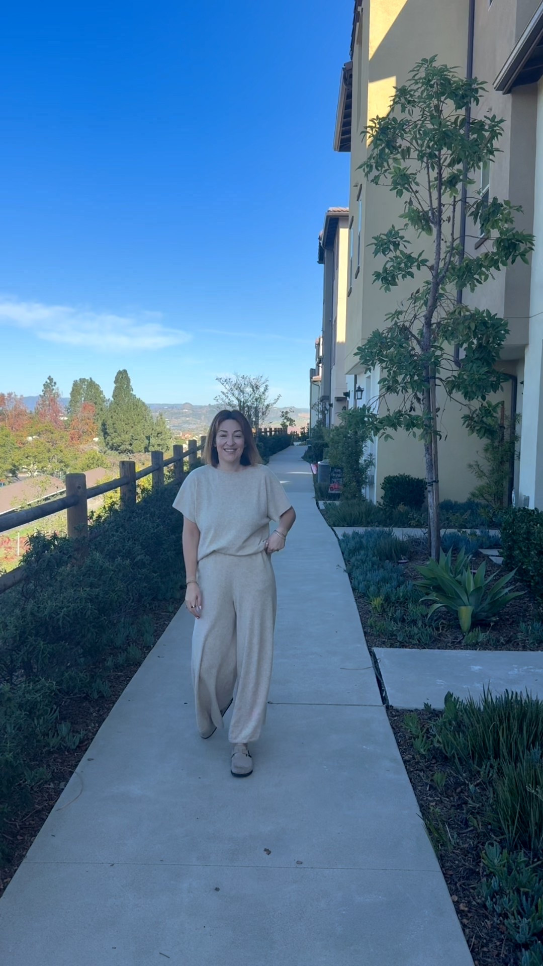 If you’ve been trying to find a gift for the gal in your life that has everything, this is it! The most luxurious cashmere set! 

#LTKmomlife #LTKHoliday #LTKGiftGuide