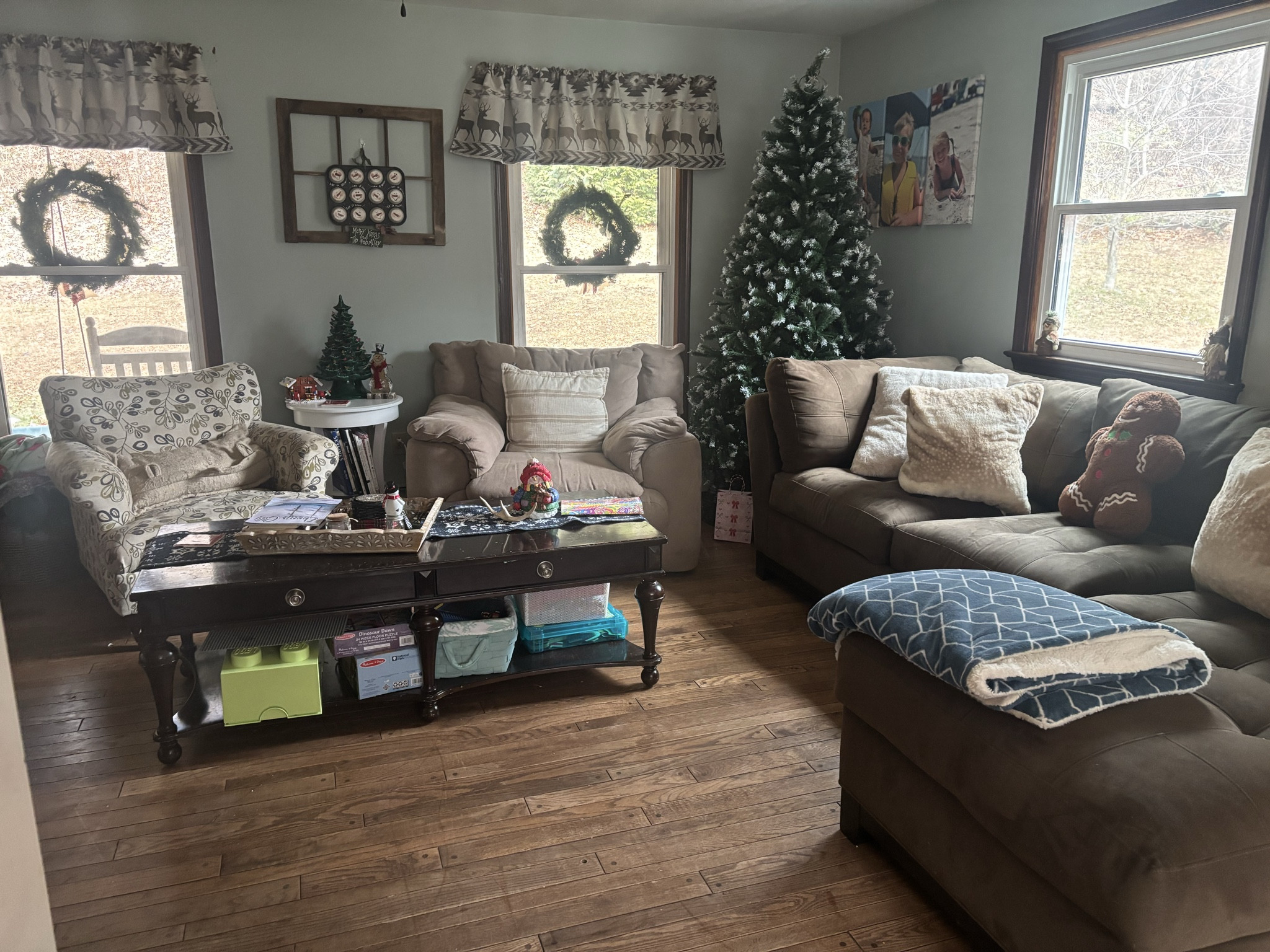 Moved our entire family room around to fit the Christmas tree! 🌲 

#LTKHoliday #LTKHome #LTKdayinmylife