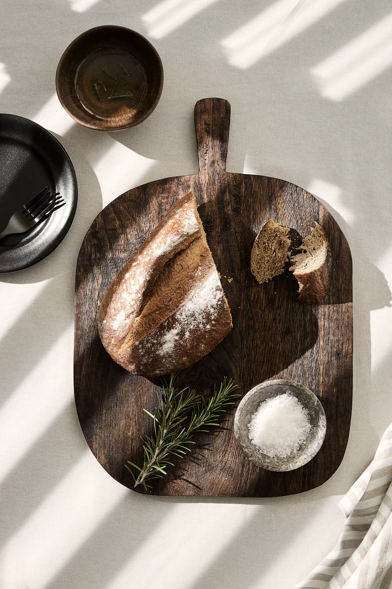 Mango wood chopping board | H&M (UK, MY, IN, SG, PH, TW, HK)