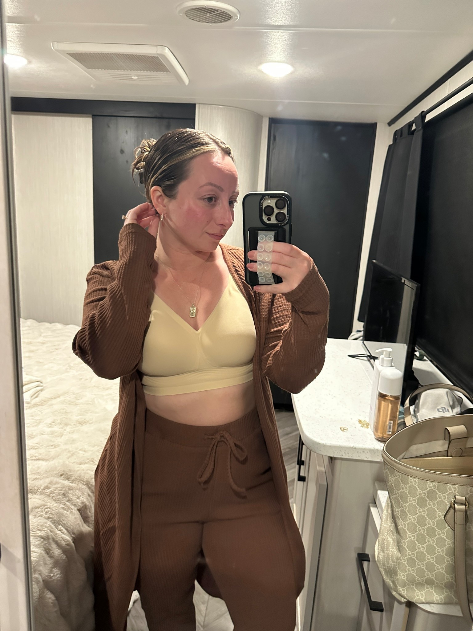 One more time for my favorite Amazon bras 💁🏼‍♀️

#LTKMidsize #LTKmomlife #LTKootd