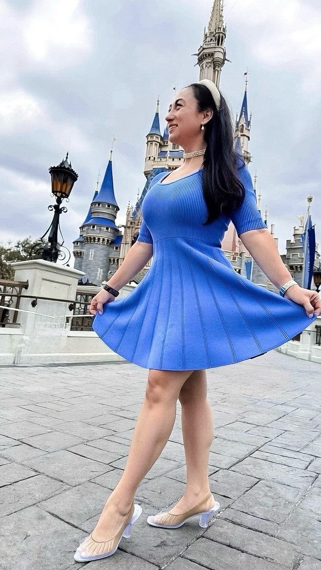 Who says a Disneybound can’t be chic? 💎🩵

This Cinderella-inspired look features the BOSS Frankina Pleated Dress. Elegant, timeless, and effortlessly flattering thanks to those gorgeous pleats. Proof that princess style can be polished and wearable ✨

#LTKMidsize #LTKootd #LTKTravel