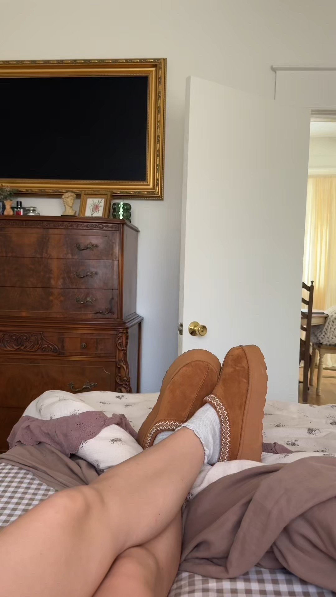 hang out with me while i reset the house & get ready for a guest 🧹🧼☕️

@Dyson USA @OAK & SAGE @target @crateandbarrel @Breville 

#spendthemorningwithme #spendthedaywithme #Vlog #coffeetime #cleanwithme #dailyvlog #dailylife #routine #coffee 

#LTKWatchNow #LTKHome #LTKSpringSale