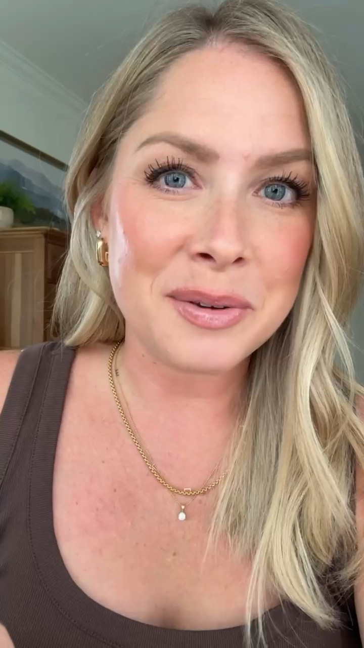 Today we are talking about makeup brushes!! @Sephora PRO brushes to be exact. I love the quality, durability, and price point of the Sephora PRO brush line. I’m also a big fan of the Makeup by Mario eyeshadow brush because it is dual-ended and blends so seamlessly. Top off your final look with this perfect lip liner from Pat McGrath, and you’ll be set! Be sure to look into same-day delivery and check off signing up to be a Beauty Insider from your list before making any purchases at Sephora. You’ll be happy you did!  #sephorapartner #sephorahaul 
