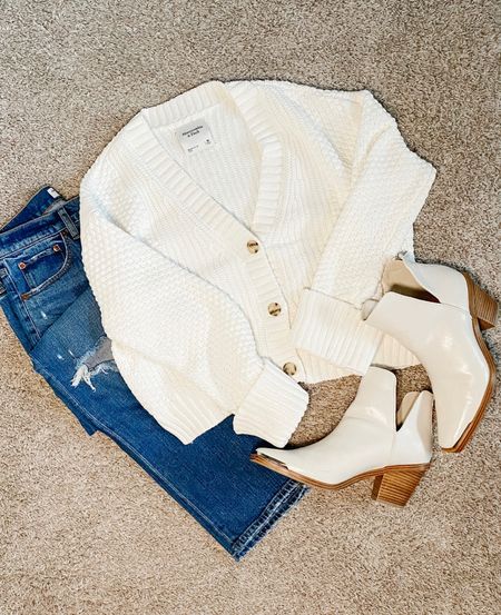Cozy yet chic outfit idea! Just got this sweater from Abercrombie and I already can’t wait to wear it. This would be perfect for Thanksgiving or even a date outfit!



#LTKstyletip #LTKCyberWeek #LTKfindsunder100