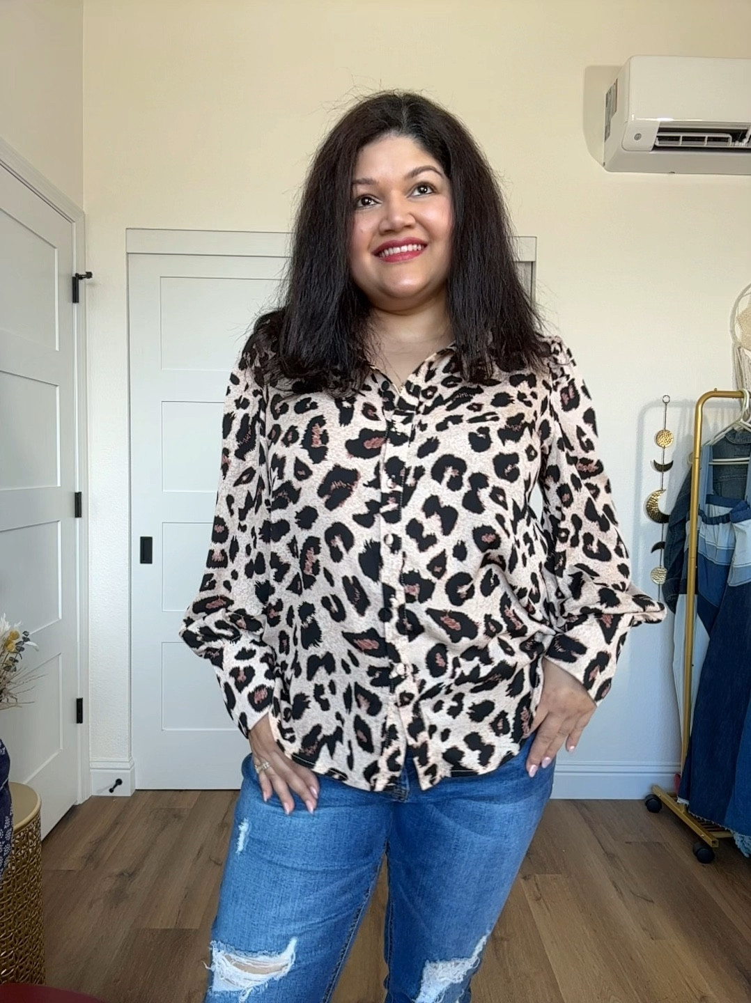 Women’s plus size top and jeans 

#LTKmodest #LTKmidsize #LTKplussize