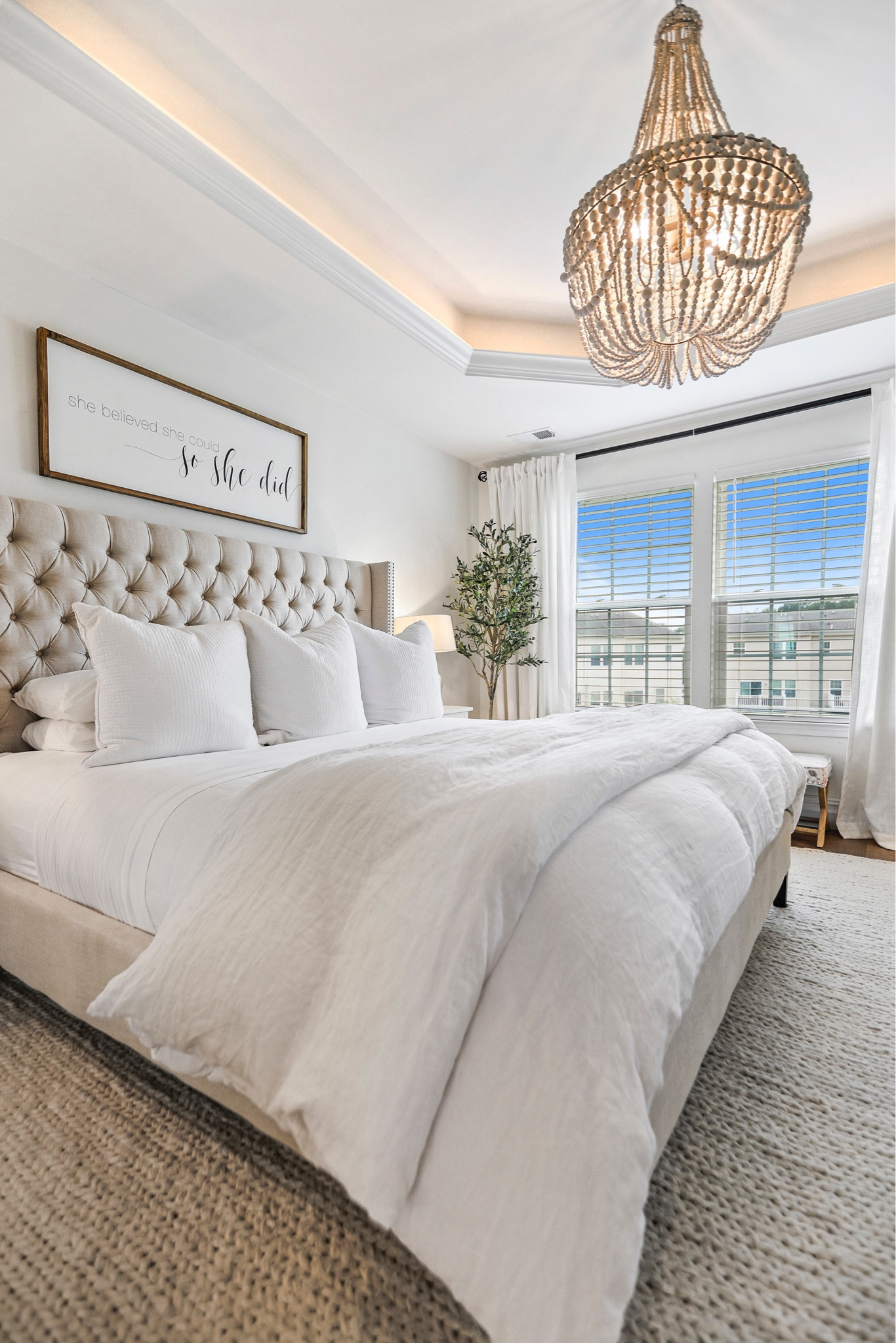 Relaxing master bedroom vibes 👌🏼


#LTKhome #LTKstyletip