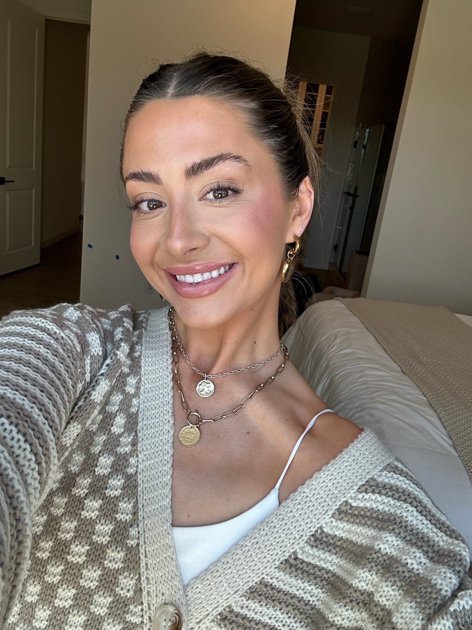 Big warehouse sale for set & stones jewelry! ✨ love my mini “T” initial necklace 🫶🏽. Lip color is 520 “thanks it’s Mac” and liner today is deep taupe 💫

#LTKBeauty #LTKSaleAlert