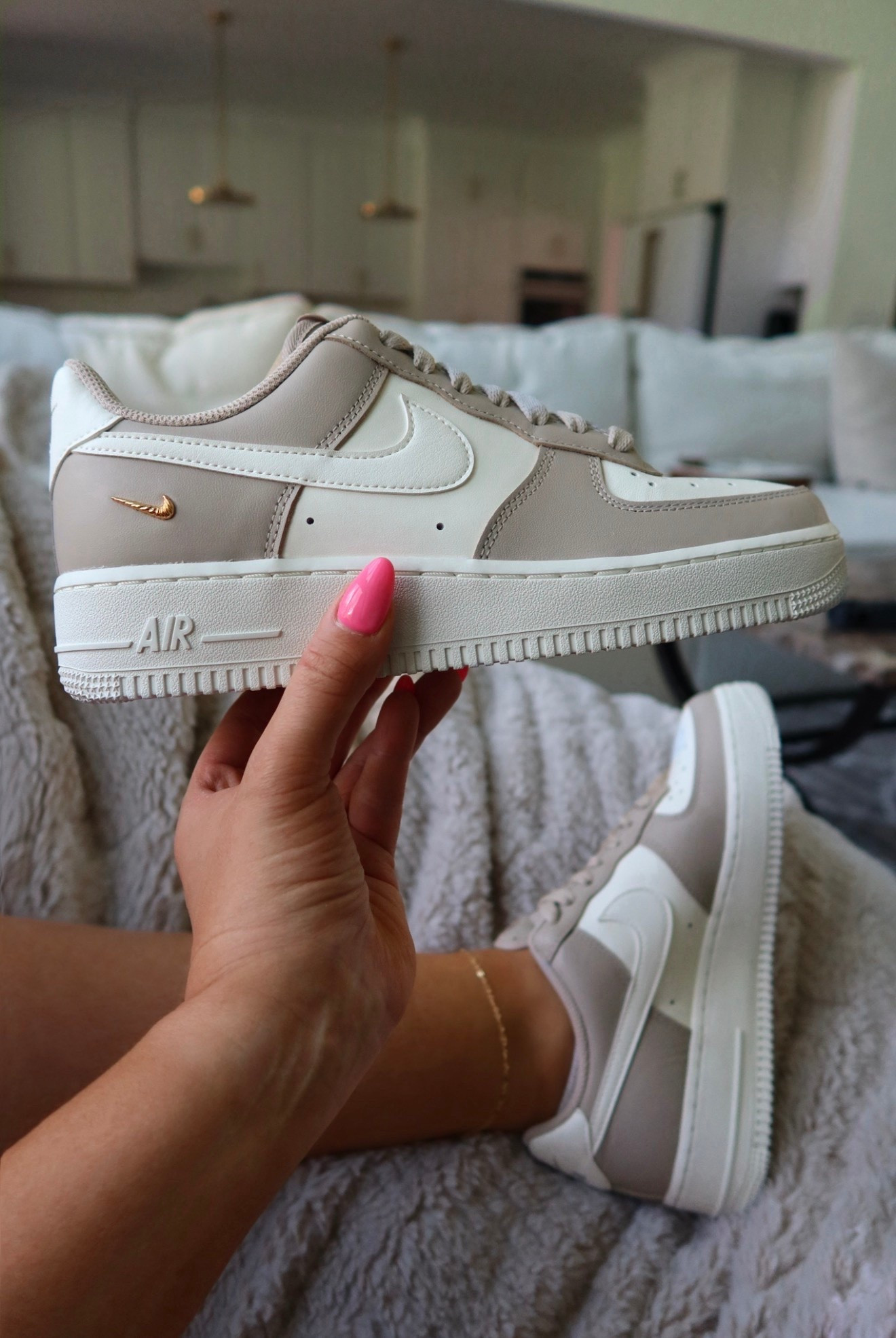 Grabbed these in the prettiest neutral on sale!!🤩 These are my favvv color.