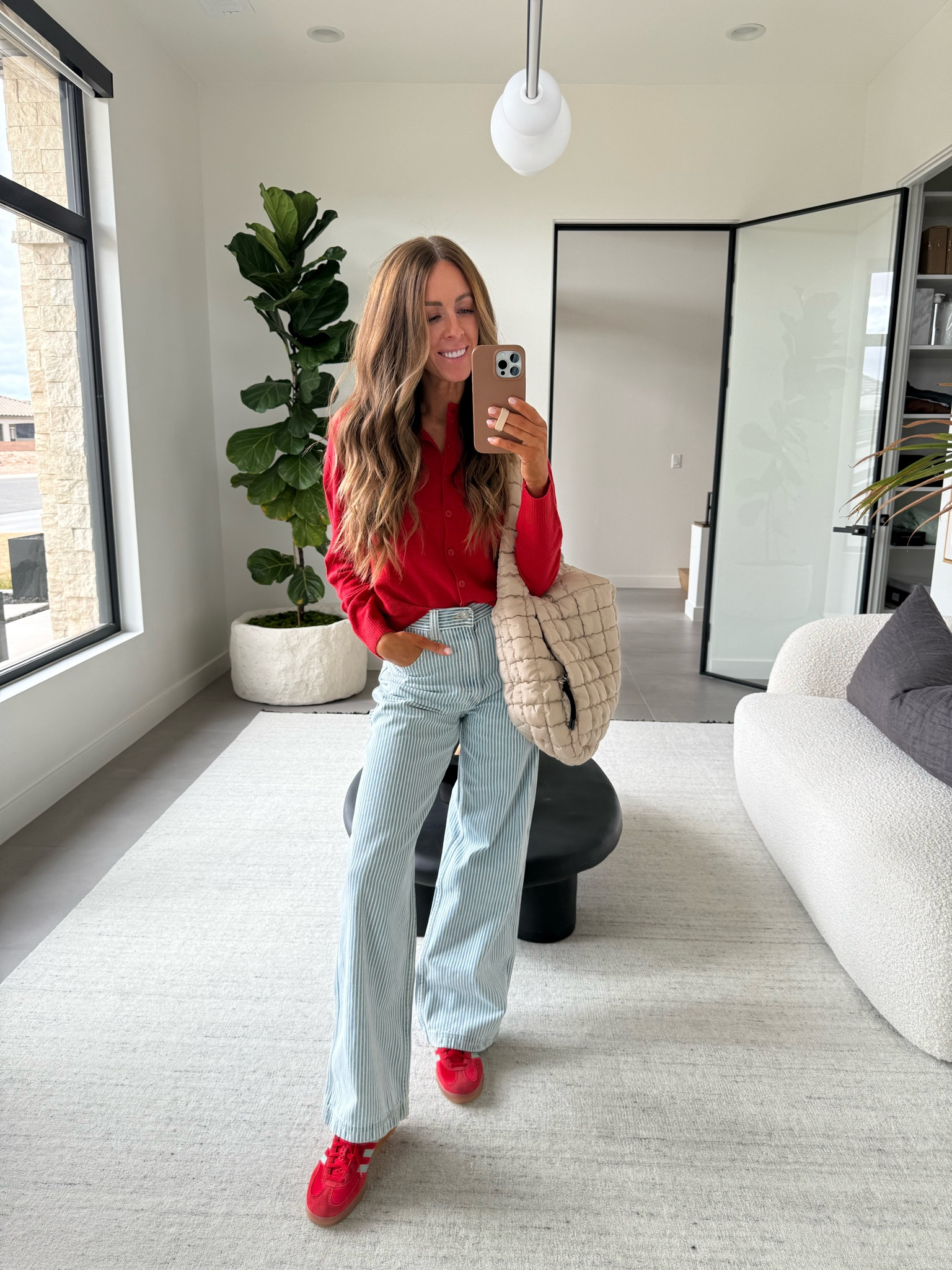 Todays outfit! Loving my new cardigan + jeans from Target! And amazon bag!! 