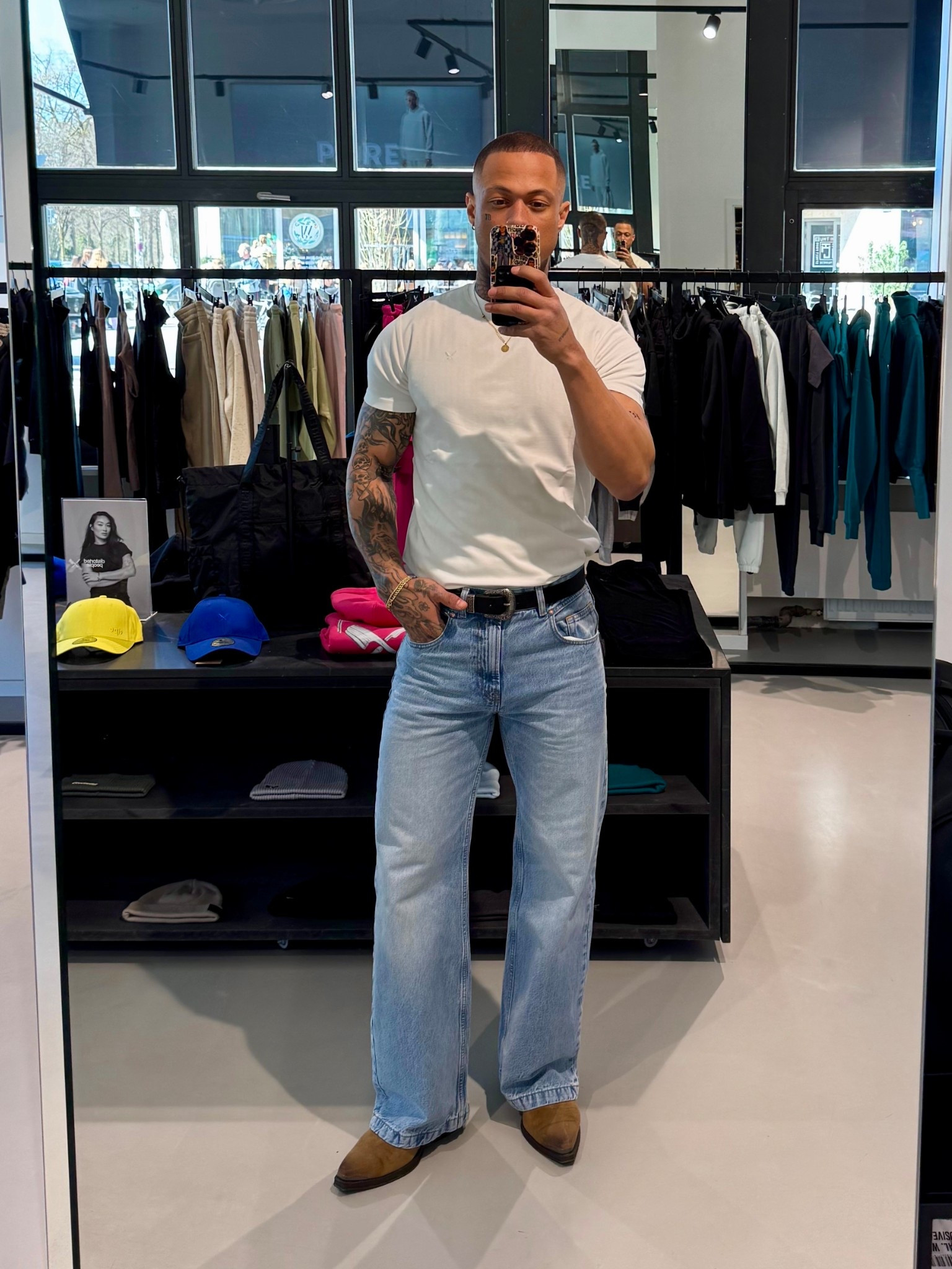 Cowboy boots und Schlaghose #schlaghose #jeans #muscleshirt #engestshirt

#LTKherren #LTKdeutschland #LTKspring