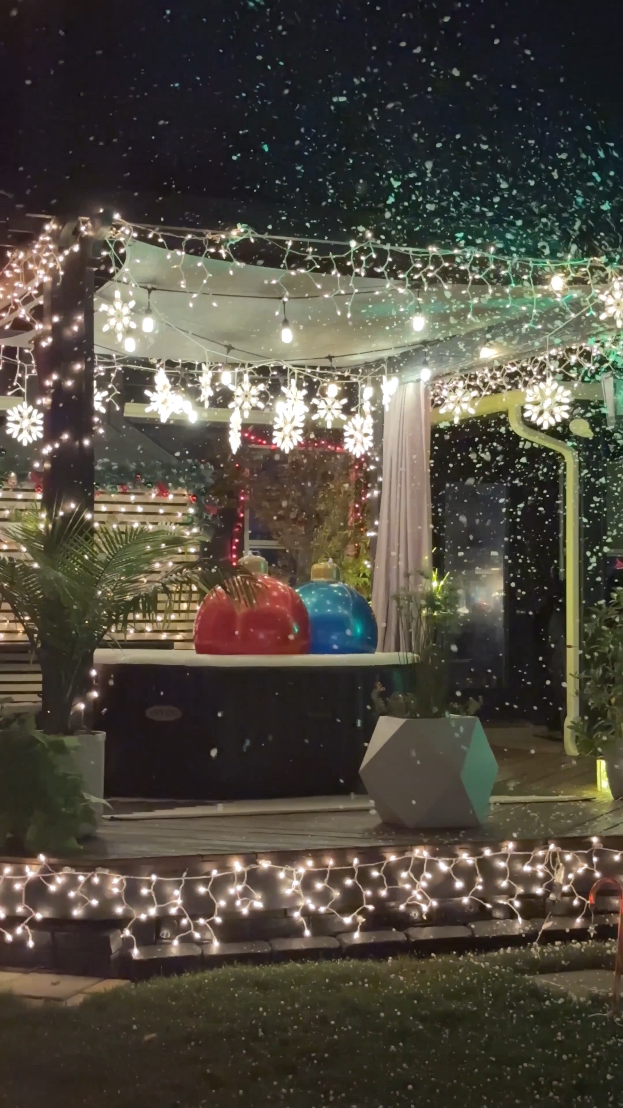 Outdoor holiday decor! 

#LTKSeasonal #LTKVideo #LTKHoliday