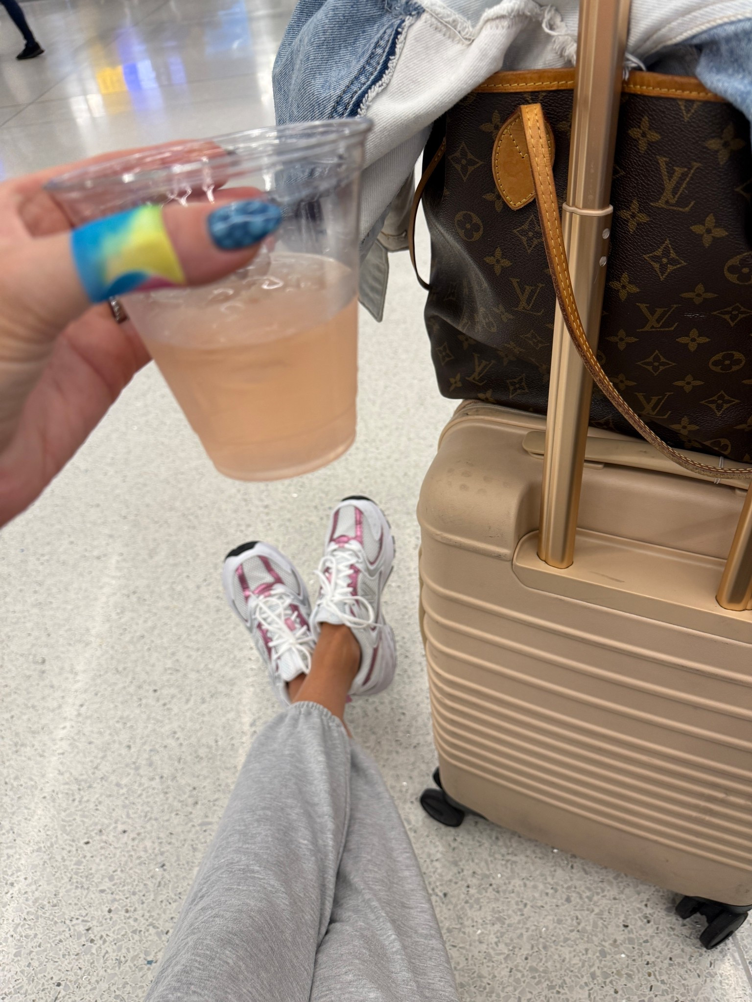 The cutest New Balance with the pink accents 💕