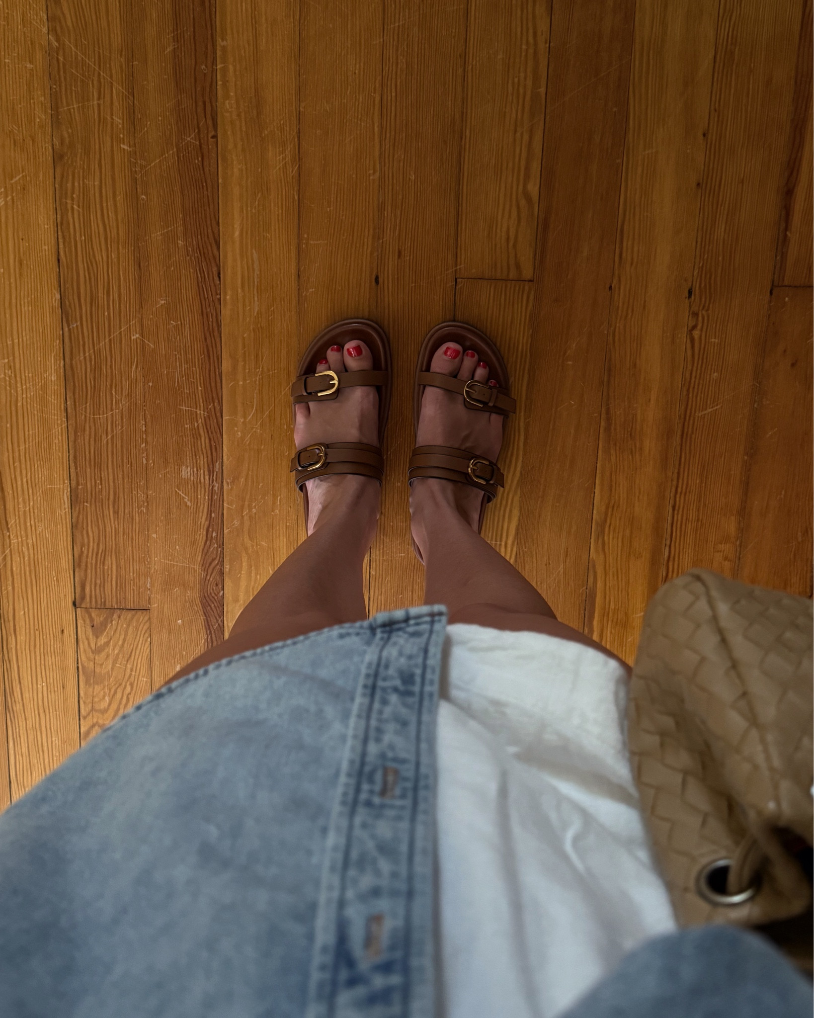 Comfy errand ootd!

Small in top and shorts, tts shoes. These sandals are so good!! From Zara