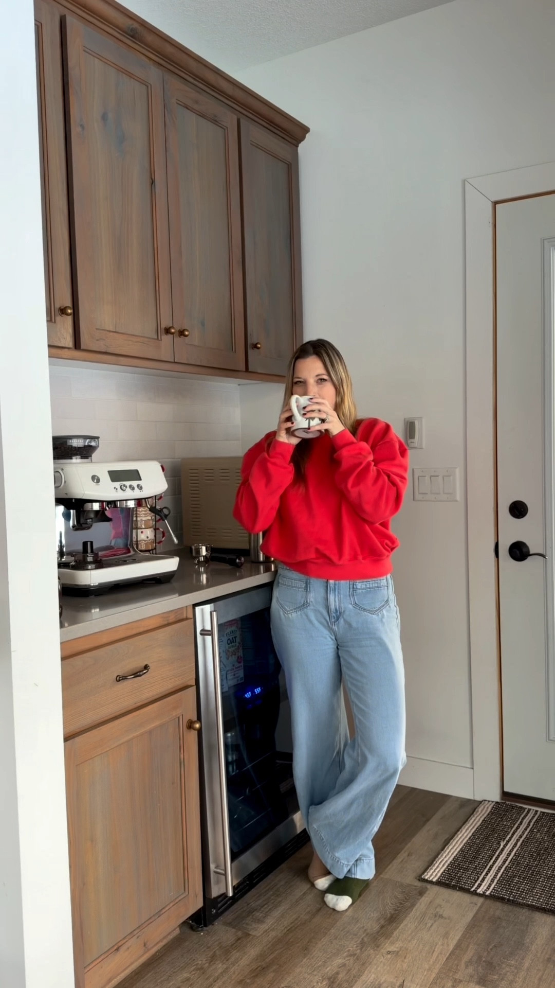 I am never giving this up! 🤎☕️

Super easy to learn how to make any drink better (and much healthier) than SB!!! I very rarely go out for coffee anymore! Just imagine how much money you can save! 

SIMPLE MINT LATTE 👇
Oatmilk 
Tsp or tbsp of crushed Andes mints
Tsp honey 

Add the mints and honey to the oat milk while you steam it! That gets it mixed well when you add it to the espresso! 