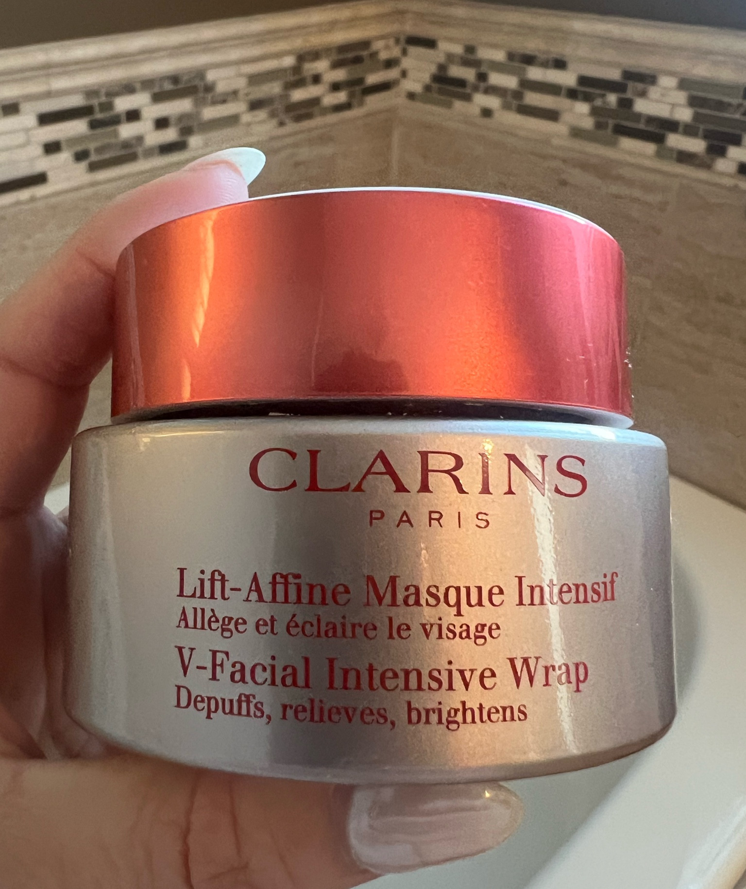 THE BEST depuffing mask is 50% off! Clarins 



#LTKbeauty #LTKsalealert