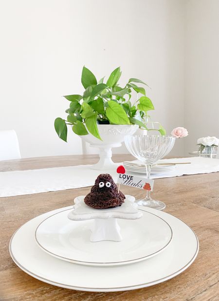 Love Stinks…
Just like these hilarious Poo emoji cakes perfect for a Valentine’s Day treat. Or just if you want to make someone smile! 💔💩

#LTKkids #LTKparties #LTKSeasonal