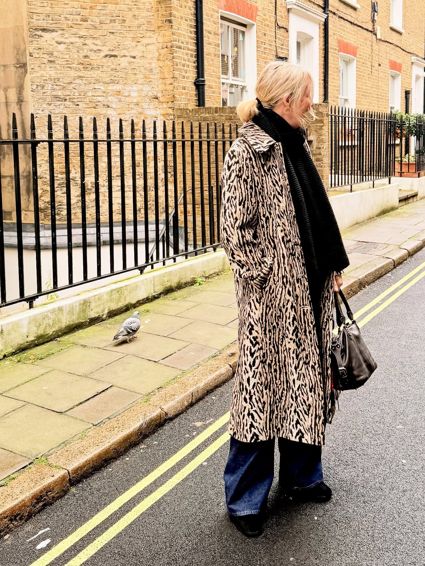 On the greyest of days this coat helps lift the mood. Mostly.
.
Coat @rixo *ad/pr
Jeans @citizensofhumanity 
Bag @freepeopleeu 
Scarf @black_co_uk *ad/pr
📸 @douceur.uk