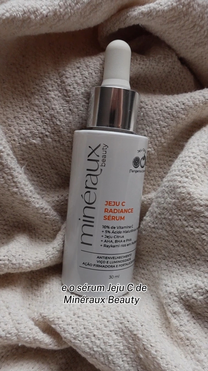 Você sabia que nem toda vitamina C é igual? Muitas oxidam rápido, causam oleosidade e até acne 😩 
Mas o Jeju C Radiance Sérum da @minerauxbeauty é diferente! 

Com 10% de vitamina C pura estabilizada, ele não oxida no vidrinho e não estimula o aparecimento de espinhas, pois é de base aquosa, além de garantir uma pele iluminada, protegida e com efeito antiaging comprovado cientificamente ✨💧 


#LTKbrasil #LTKbeleza