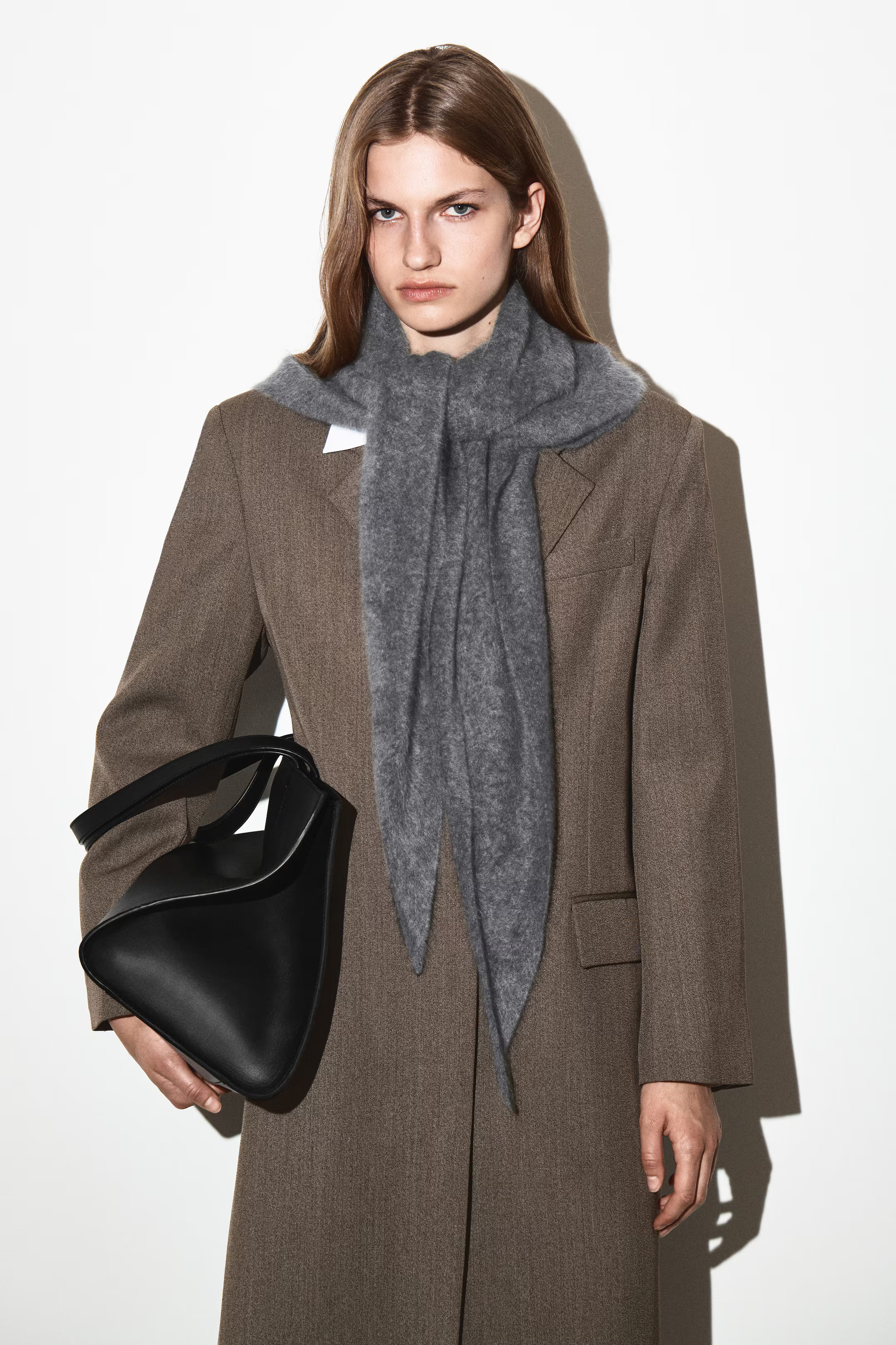 BRUSHED-CASHMERE TRIANGLE SCARF - DARK GREY | COS CA | COS (EU)