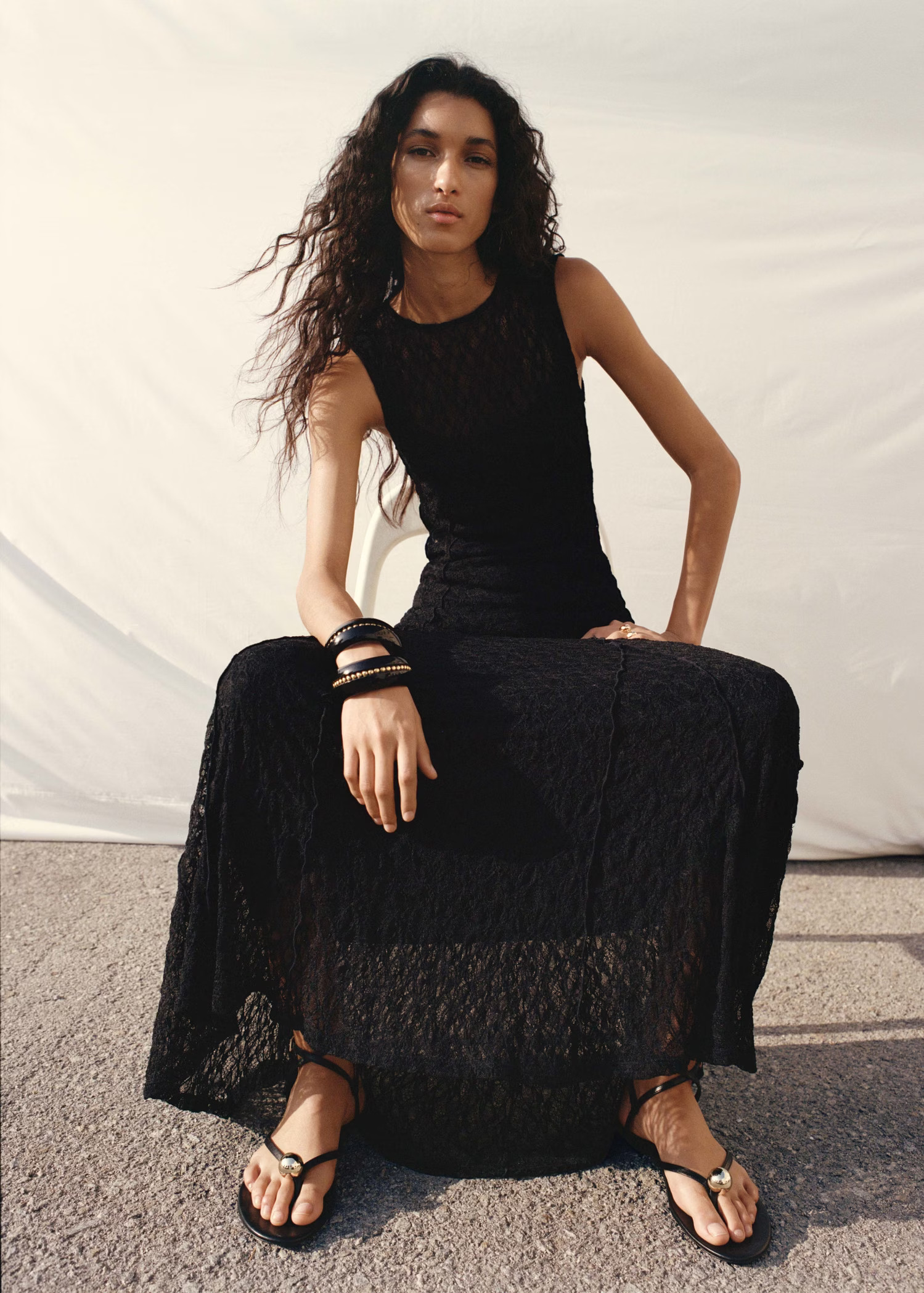 Long lace dress | MANGO (UK)