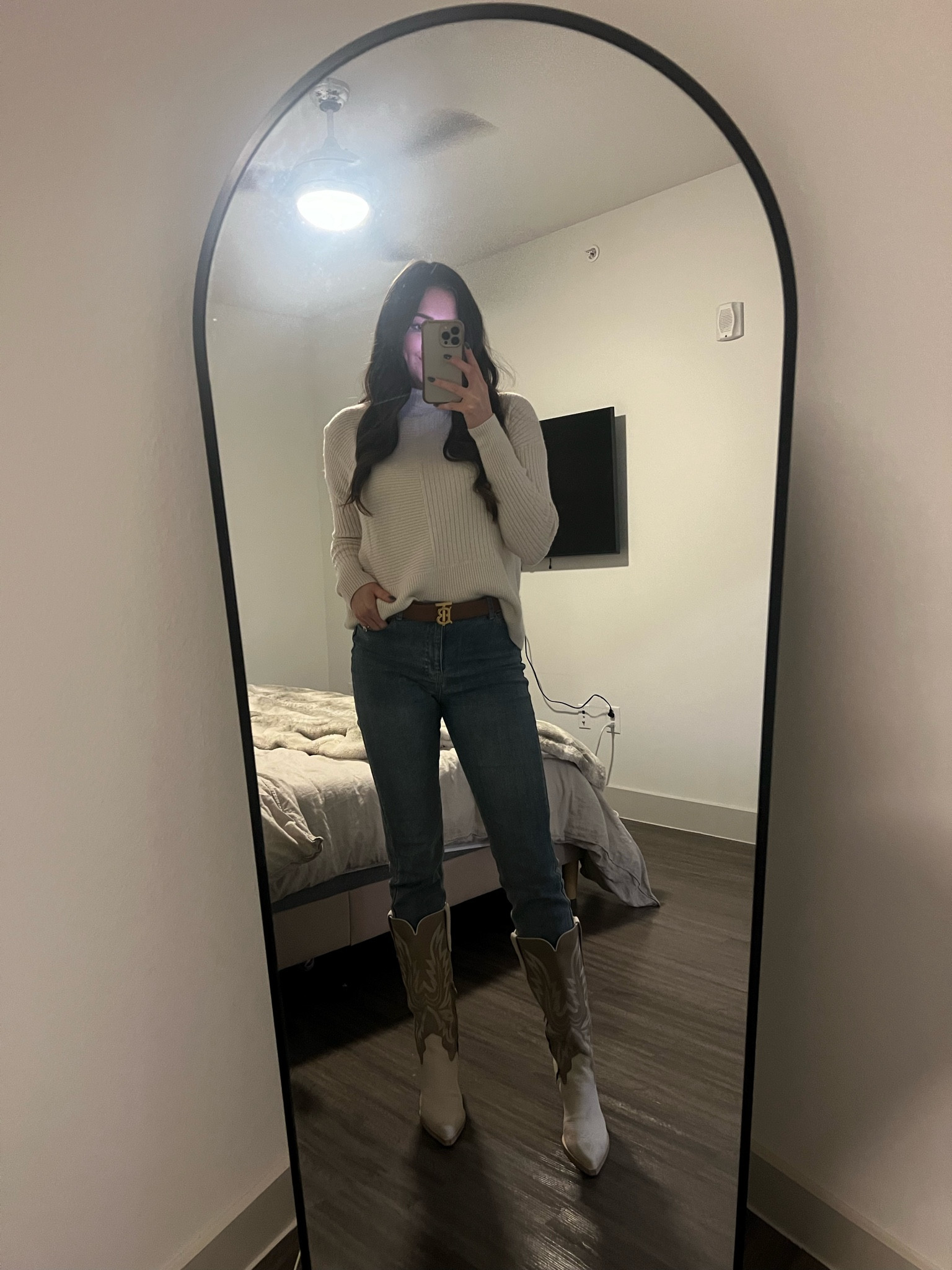 love these dolce vita cowgirl boots 🤠

boots, cowgirl boot, cowboy boot, neutral style, Gameday outfit 

#LTKsalealert #LTKstyletip #LTKshoecrush