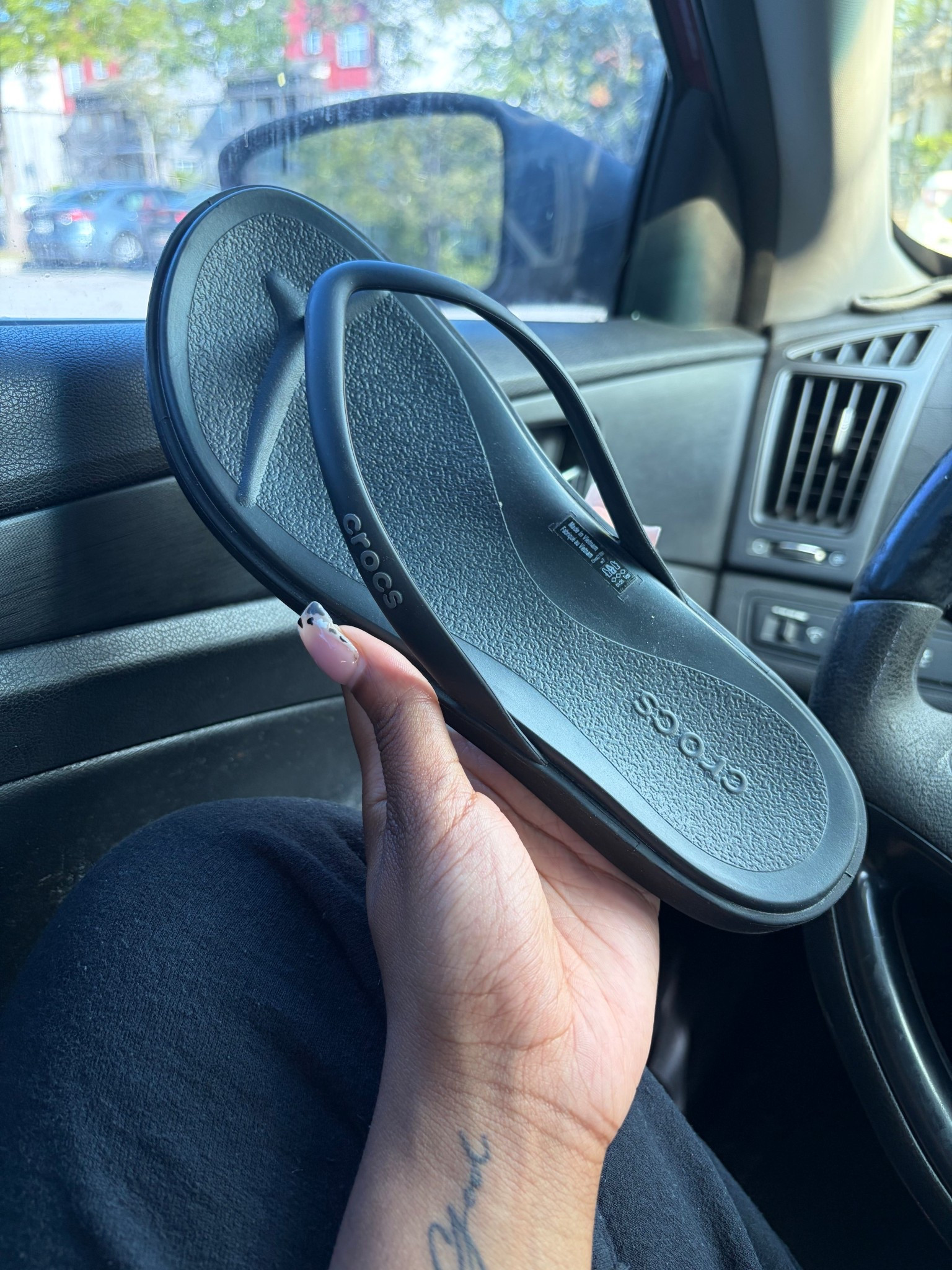 I had to get a second pair 😩🖤 @Crocs, Inc. Miami round toe flips flops are perfect for everyday wear !! 

#LTKootd