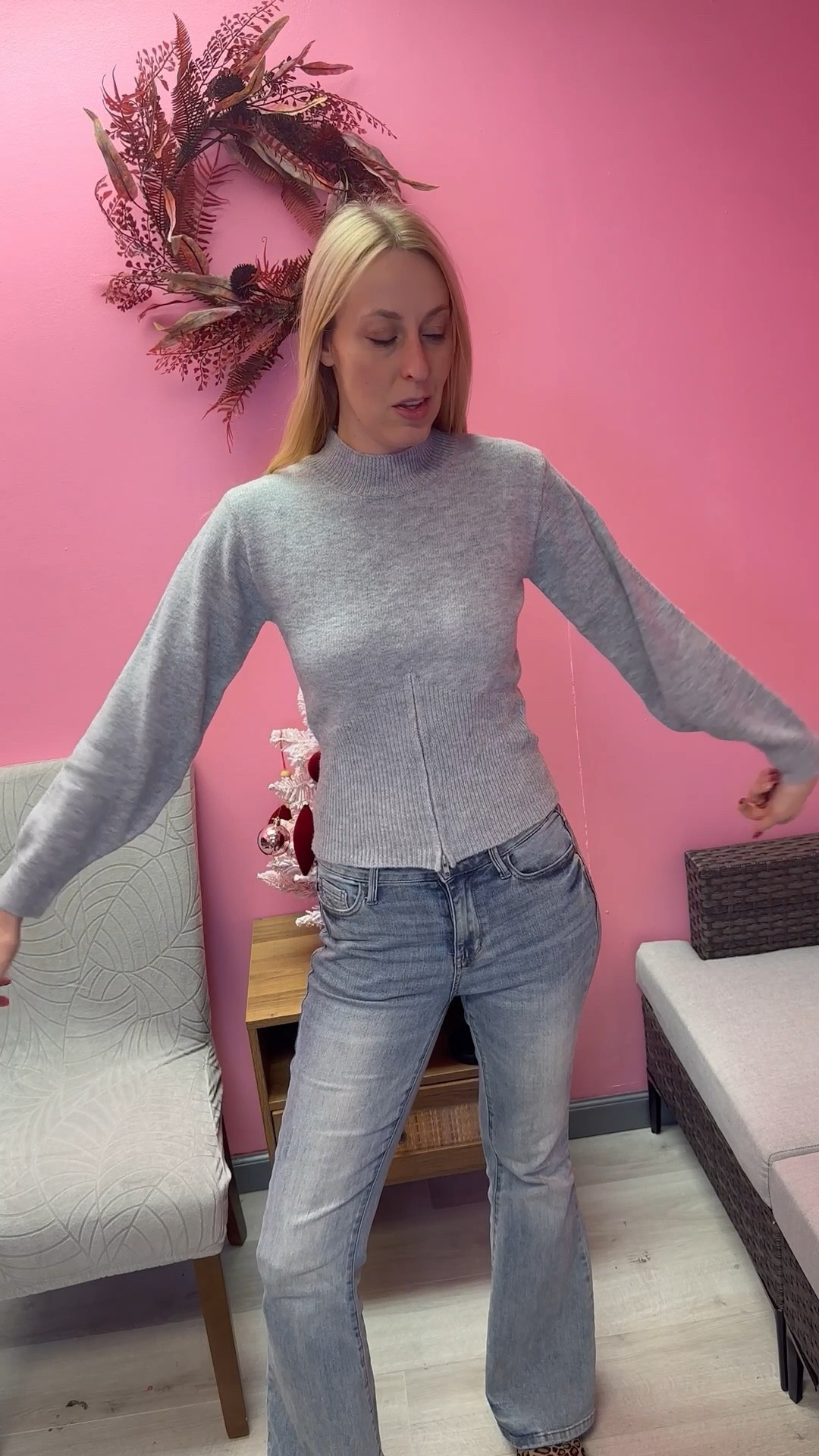 Stylish bottom zip sweater 
🤍 this sweater is very soft and comfy
🤍it does have stretch and zips half way up from the bottom
🤍 fits true to size, wearing size small and I am 5’10”


#LTKFindsUnder50 #LTKTall #LTKFindsUnder100