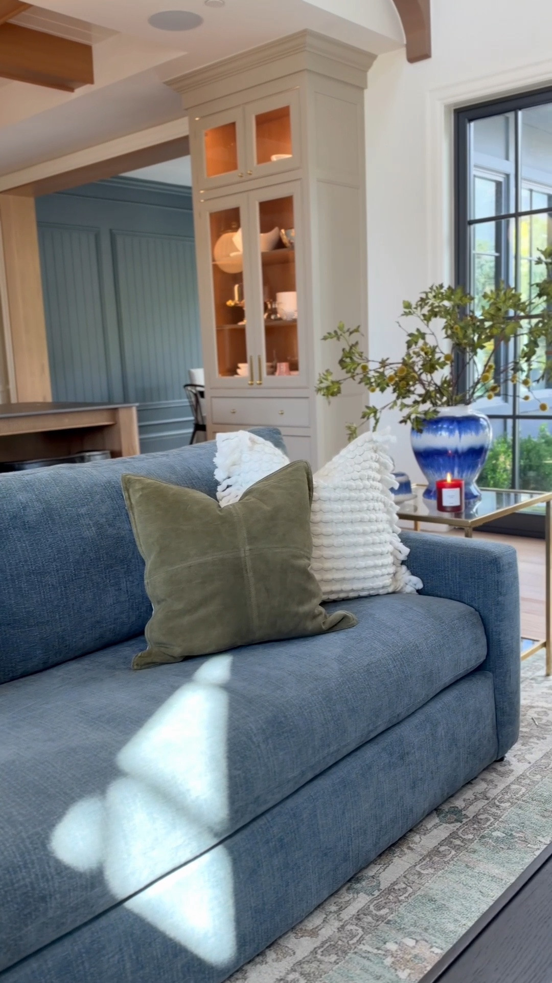 Slope arm sofa in color slate
Organic materials and quality throw pillows and inserts