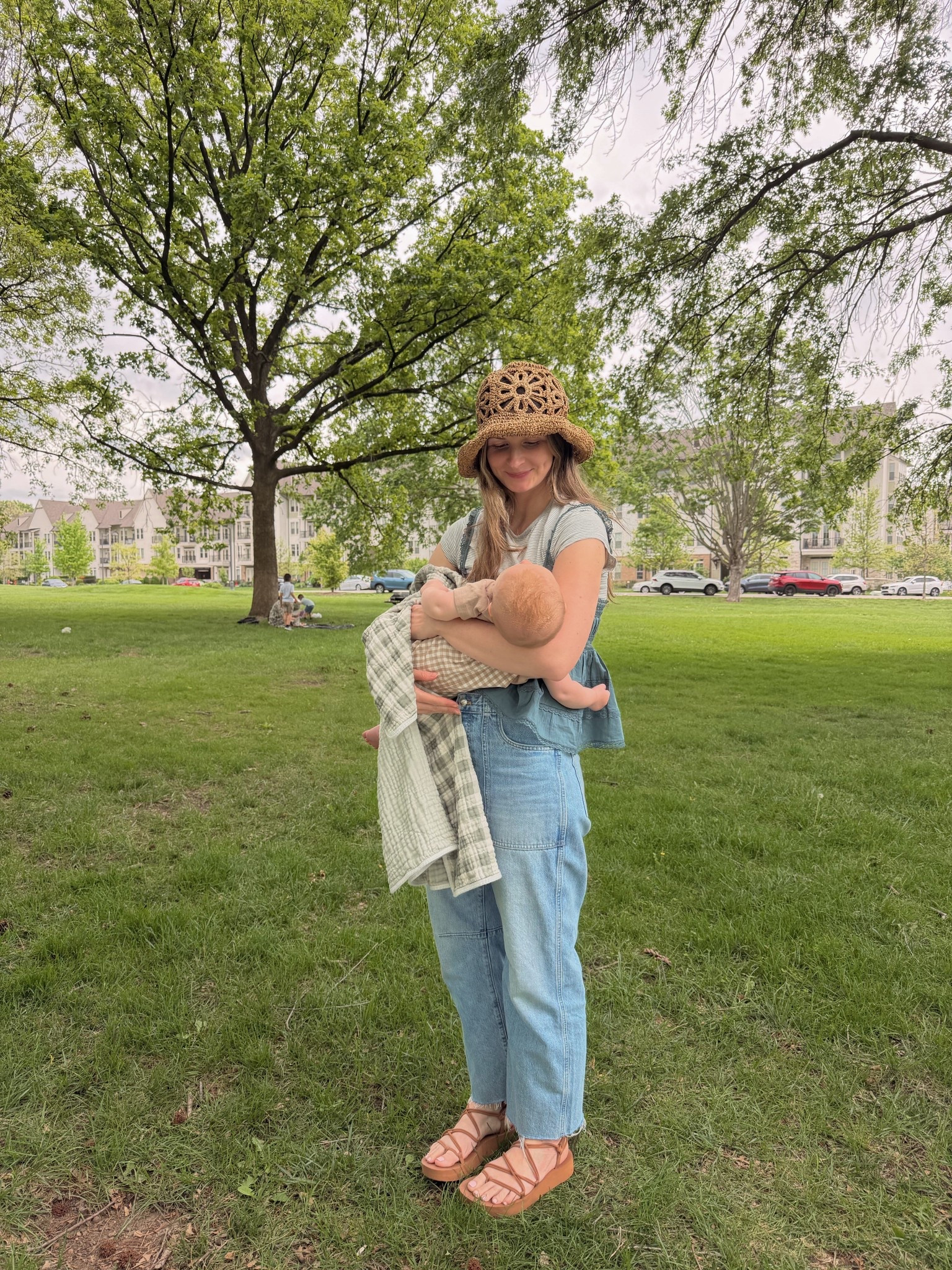 weekend picnic! wearing a medium in tank (sized up), love layering it over a tee! jeans run a little big could size down! 

Spring outfit 