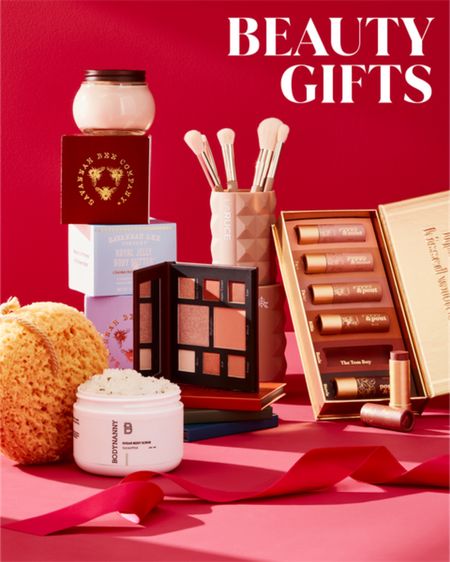 Oprah’s Favorite Things 2022 has arrived and her beauty #giftguide has so many great picks from gift sets and brushes to glosses and scrubs!  Plus they range from $15 to $150 so there are options at every price point!

#oprah #giftguide #favoritethings #makeupsets #beautygifts

#LTKHoliday #LTKunder50 #LTKbeauty