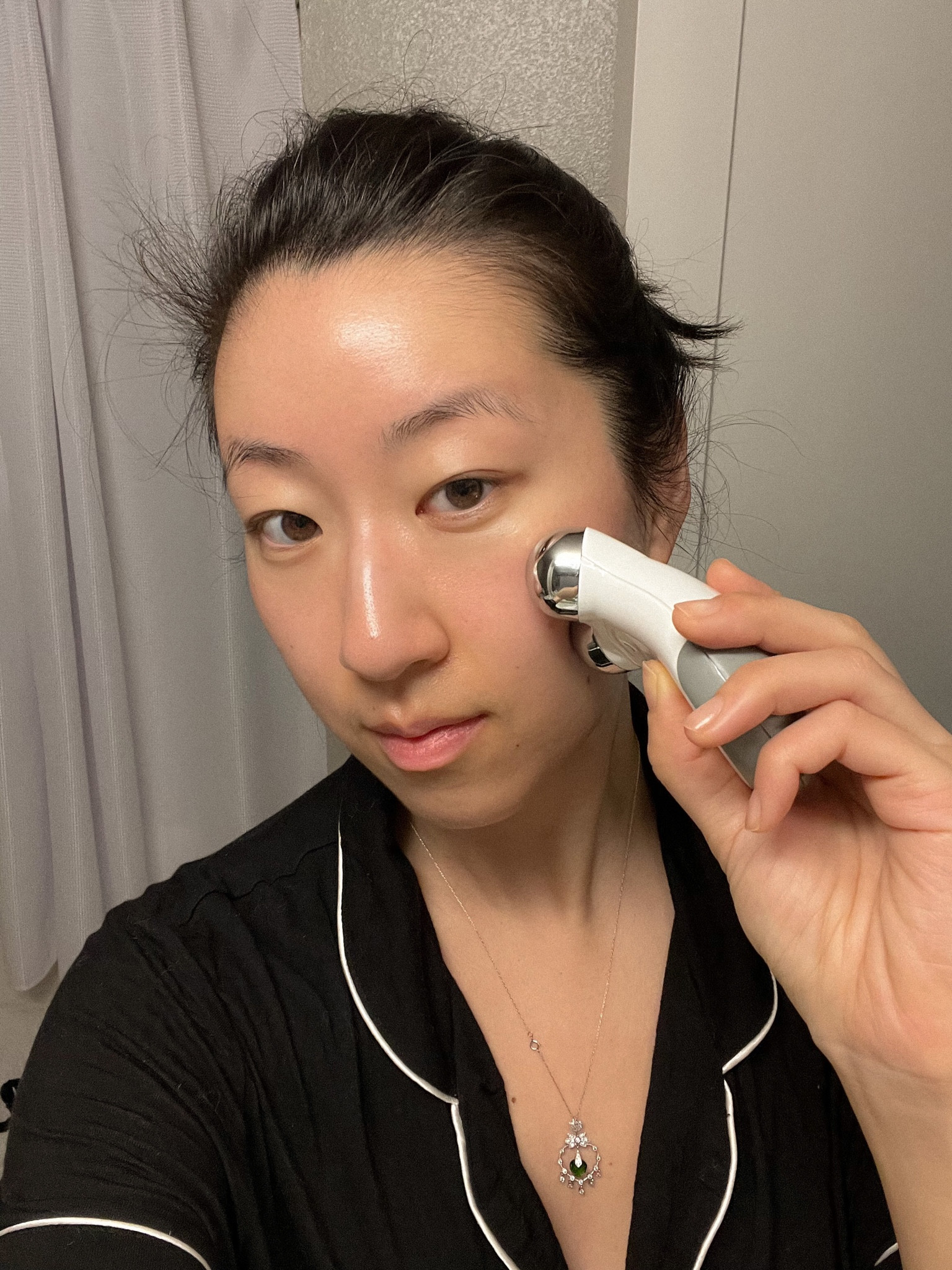 Giving myself a micro current facial with one of my favorite facial tools from Nu Face! 