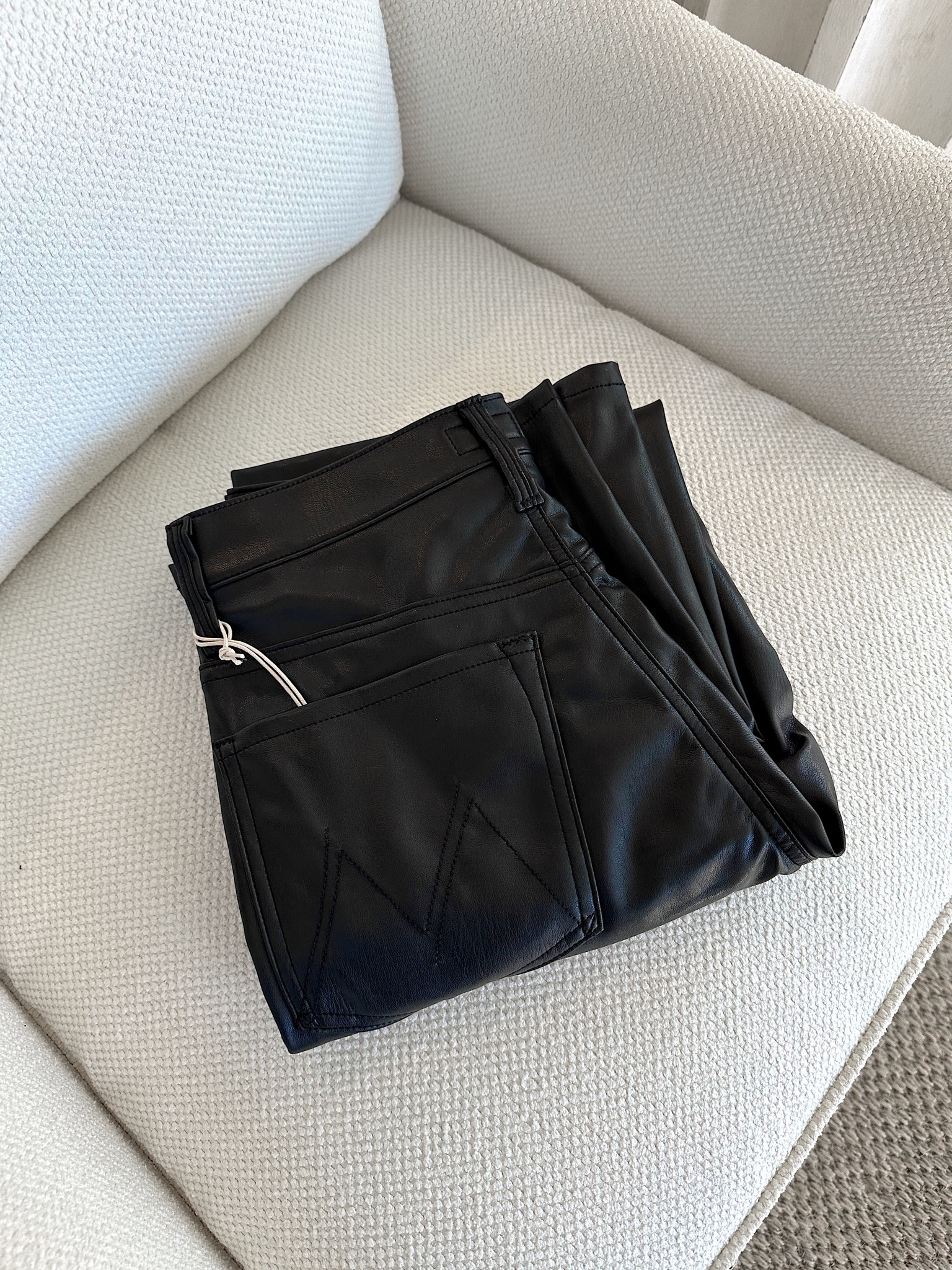 Favorite black jeans in faux leather 🖤 The fit is so flattering, and I love the length for flats/sneakers/tall shaft booties. Size down if between sizes. When not pregnant I take size 25.

#motherjeans #fauxleatherjeans #fauxleatherpants #motherdenim #blackjeans #blackdenim #winterjeans

#LTKSeasonal