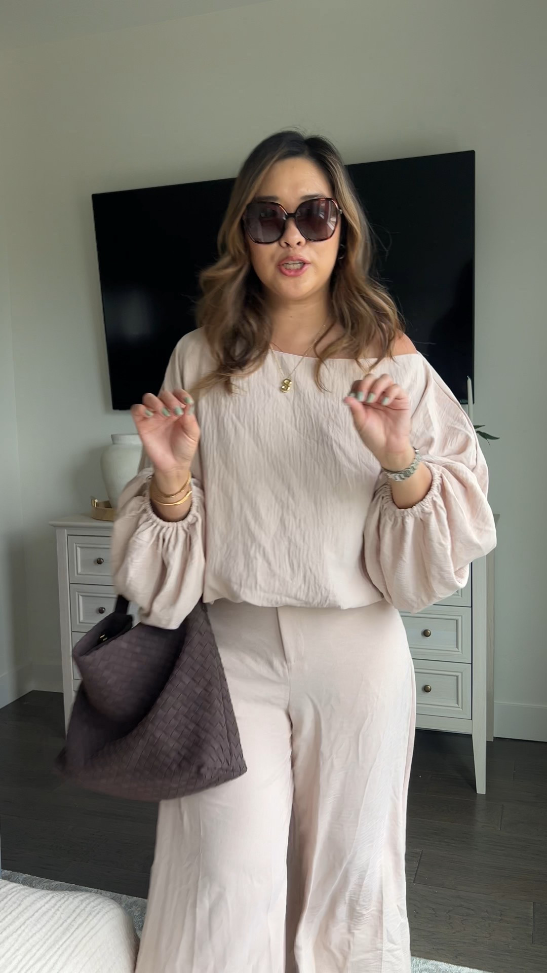 Amazon Wide Leg Set: Medium
Looks super boujee on a budget, rich Mom era! 