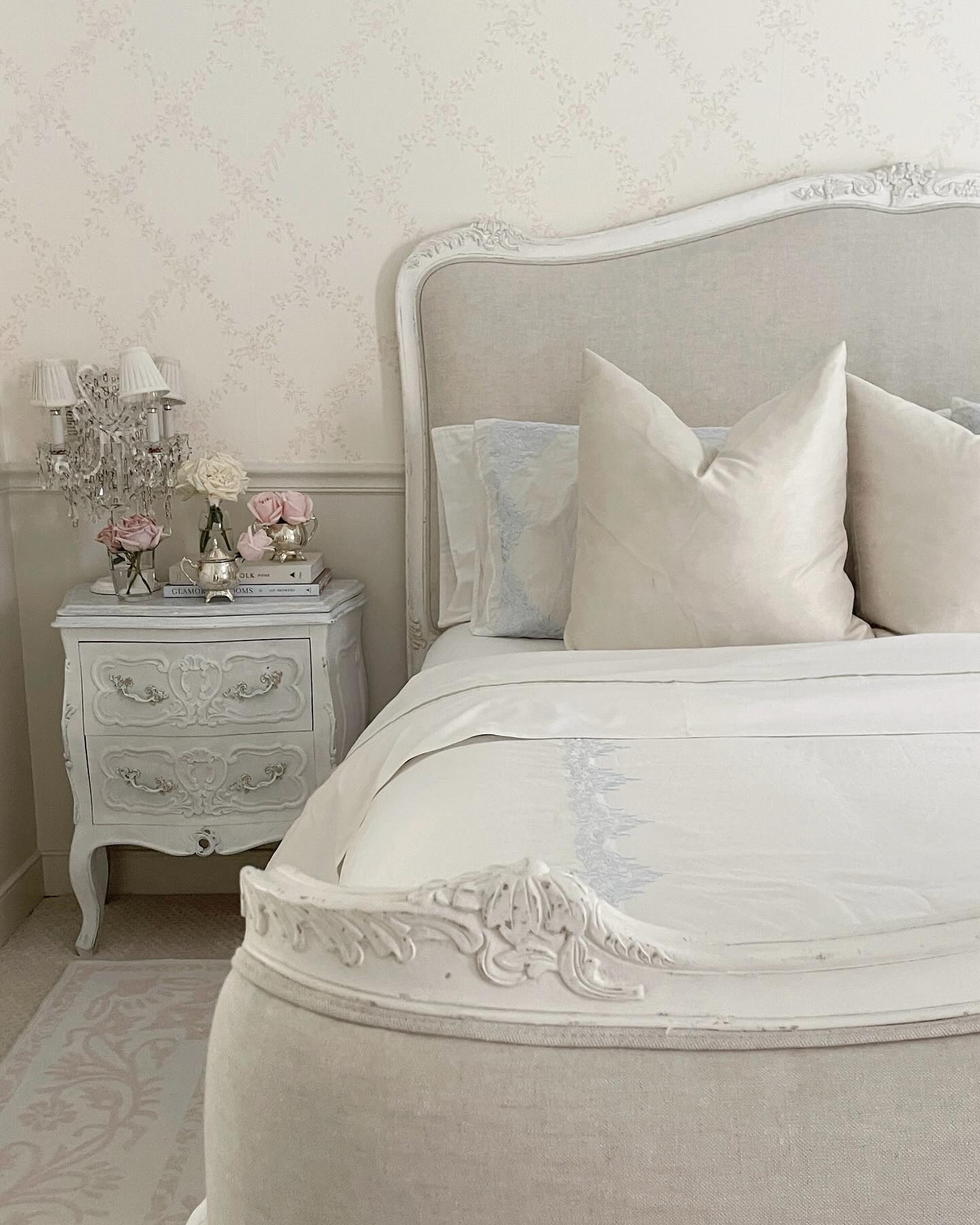 Mattress, pillow top, pillows & luxurious sheets. Essentials by @the_futon_shop ✨

The futon shop is driven to provide chemical free, locally sourced items that are also made in the USA 🤍

Featuring the organic luxury royal mattress, the organic royal luxury mattress topper for added comfort, the organic cotton buckwheat pillows that are also adjustable to your comfort level and their organic cotton percale Daniel bed sheets. Comfort for body and mind. 🤍

Will link for you ✨