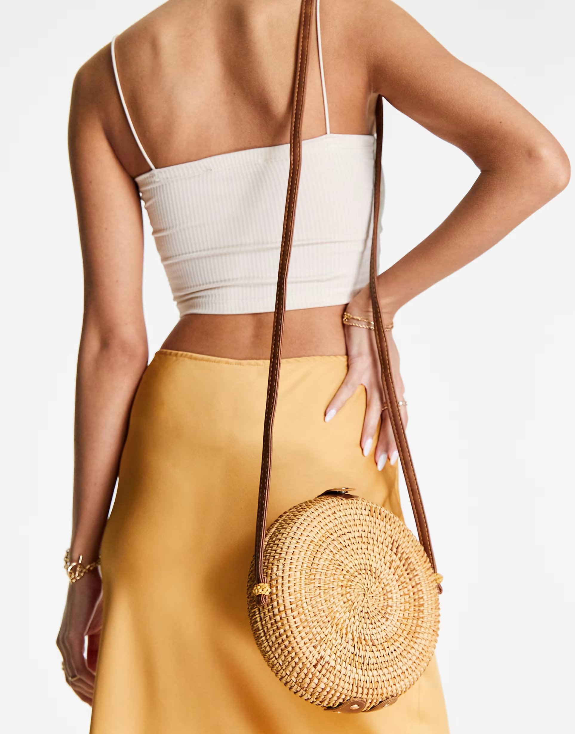 ASOS DESIGN - Borsa a tracolla rotonda in rattan | ASOS (Global)