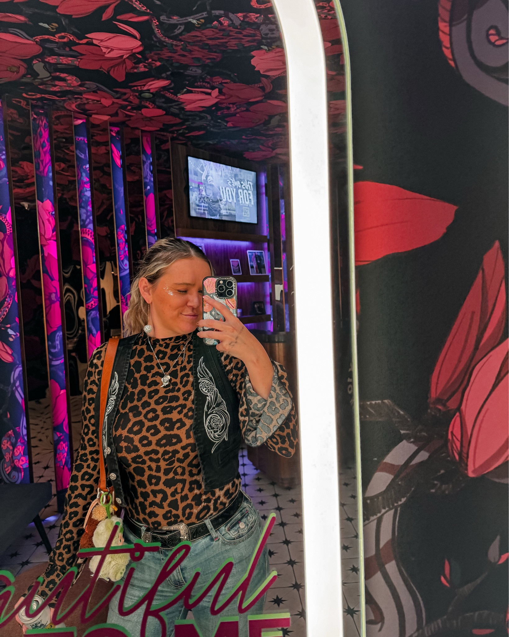 Night out of Broadway

Had a little fun making this outfit, loved the bell sleeve and the layering of the vest and the pop of color with the red boot. And I’ll never forget a purse pal, this one being from popmart thought I can’t link it 😢

#LTKSeasonal #LTKdayinmylife #LTKootd