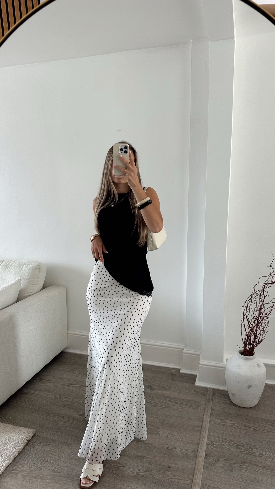 Effortless holiday outfit 🤍 This polka dot skirt… wow 😍

#LTKsummer #LTKeurope #LTKstyletip