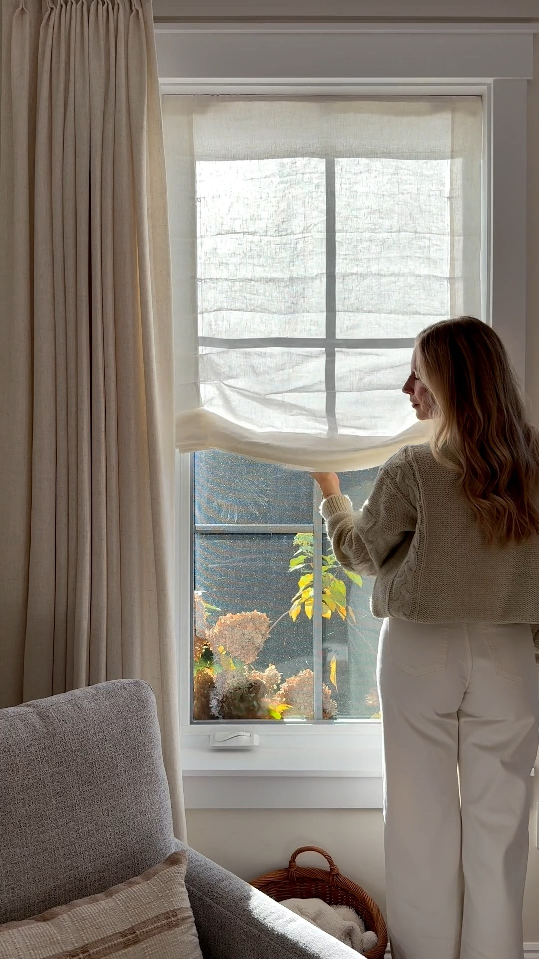 Relaxed Roman Shade 

Product: Belgian Flax Linen Roman Shades
Color: Off white
Style: Relaxed