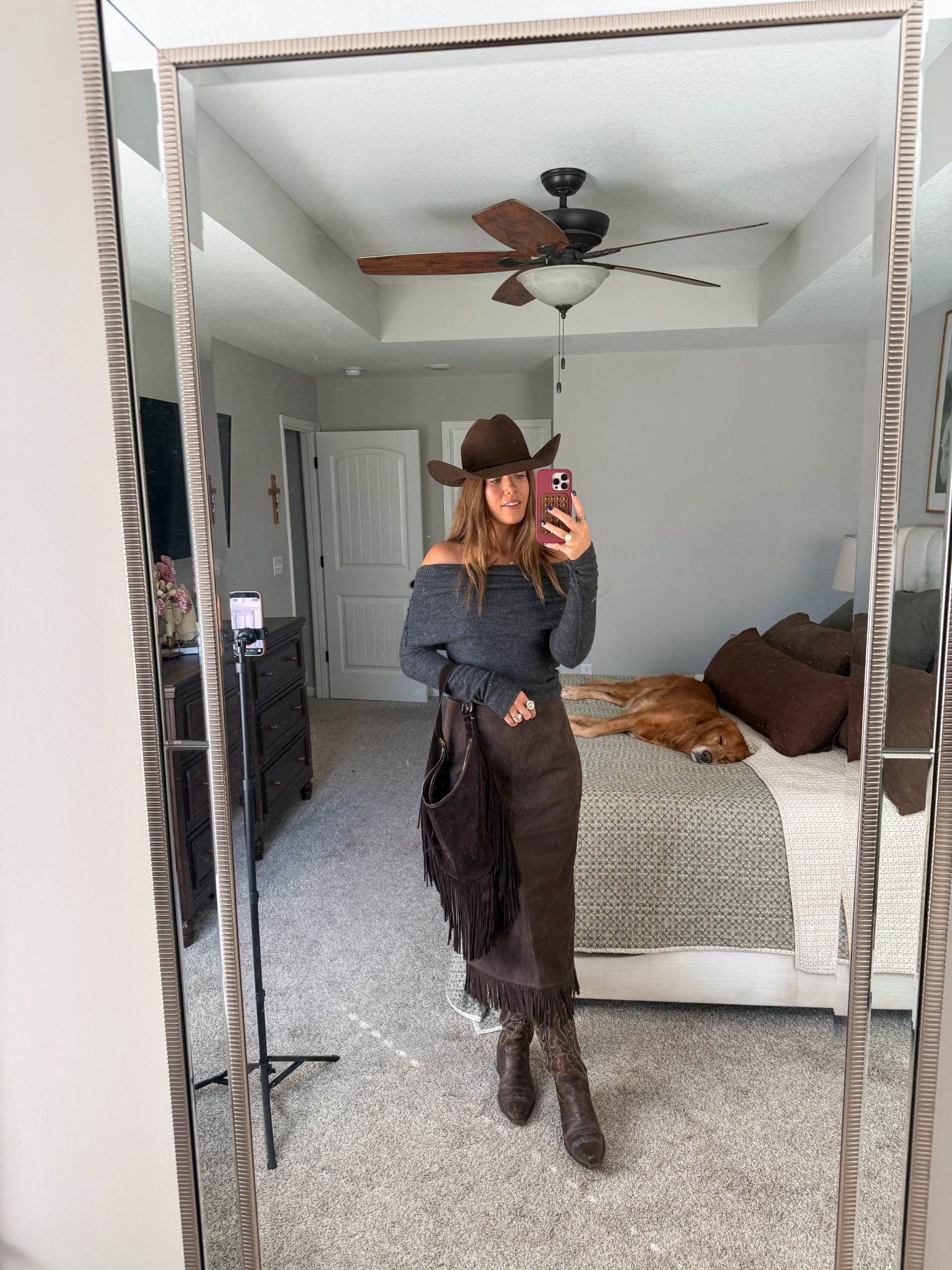 everything true to size! wearing a 4 in the genuine suede skirt and size 4 in cashmere top


montana outfit inspo, western fashion, cowgirl boots, jackson hole outfit