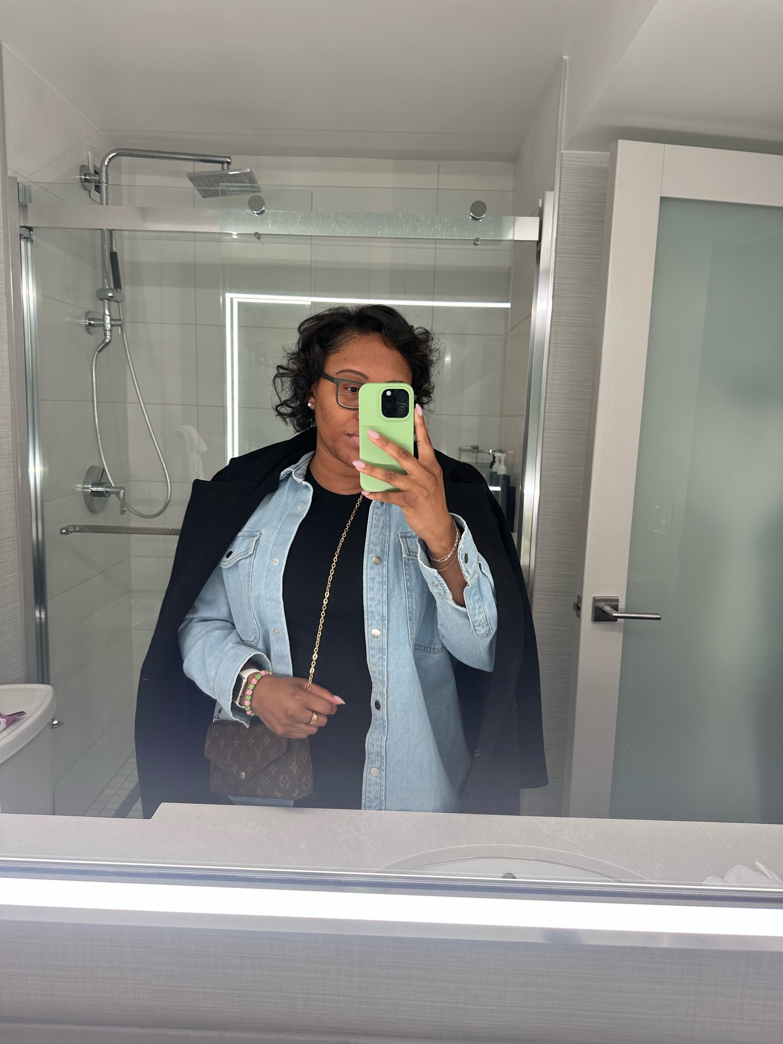 Work trip to Indy for NFL Combine. Let’s see what I wear every day as I packed heavy on the work apparel and very light on the “going out”. You will see this denim shirt repurposed 💙

Night 1 look for dinner with friends! 

#ltkitbag #ltktravel

#LTKmidsize #LTKworkwear #LTKstyletip