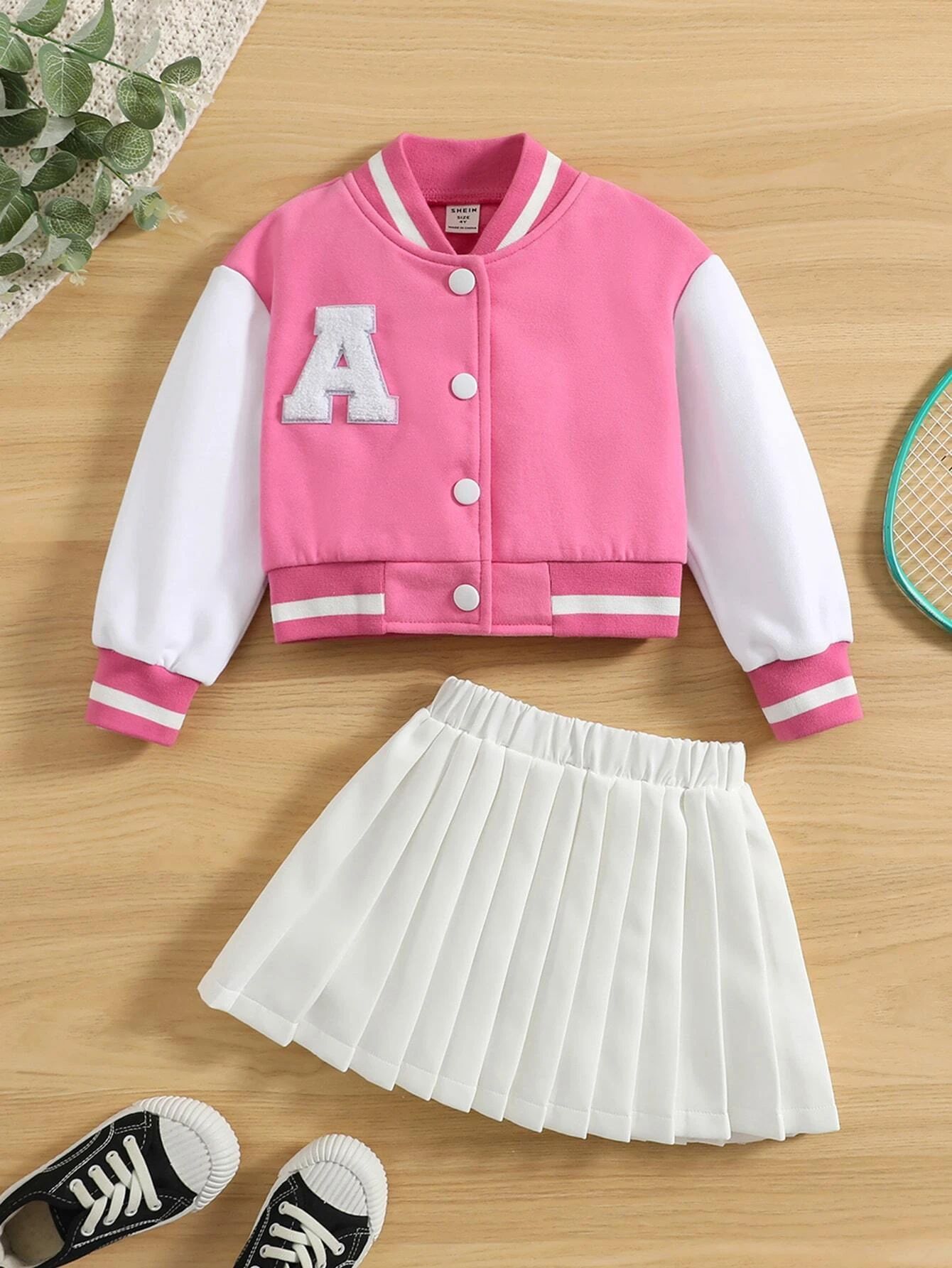 Toddler Girls Letter Patched Varsity Jacket & Pleated Skirt | SHEIN