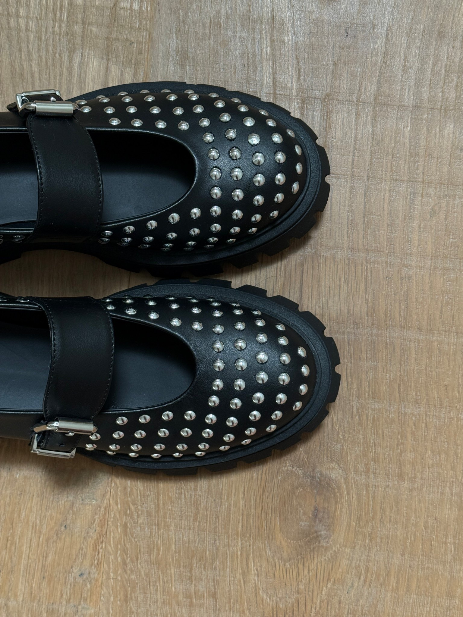 studded loafers 🩶

studded mary janes | studded chunky loafers | studded shoes |  silver studs | black leather loafers | black leather mary janes | marni studded shoes | marni mary janes | marni studded loafers | marni loafers | marni chunky loafers | 

#LTKootd #LTKKids #LTKSeasonal