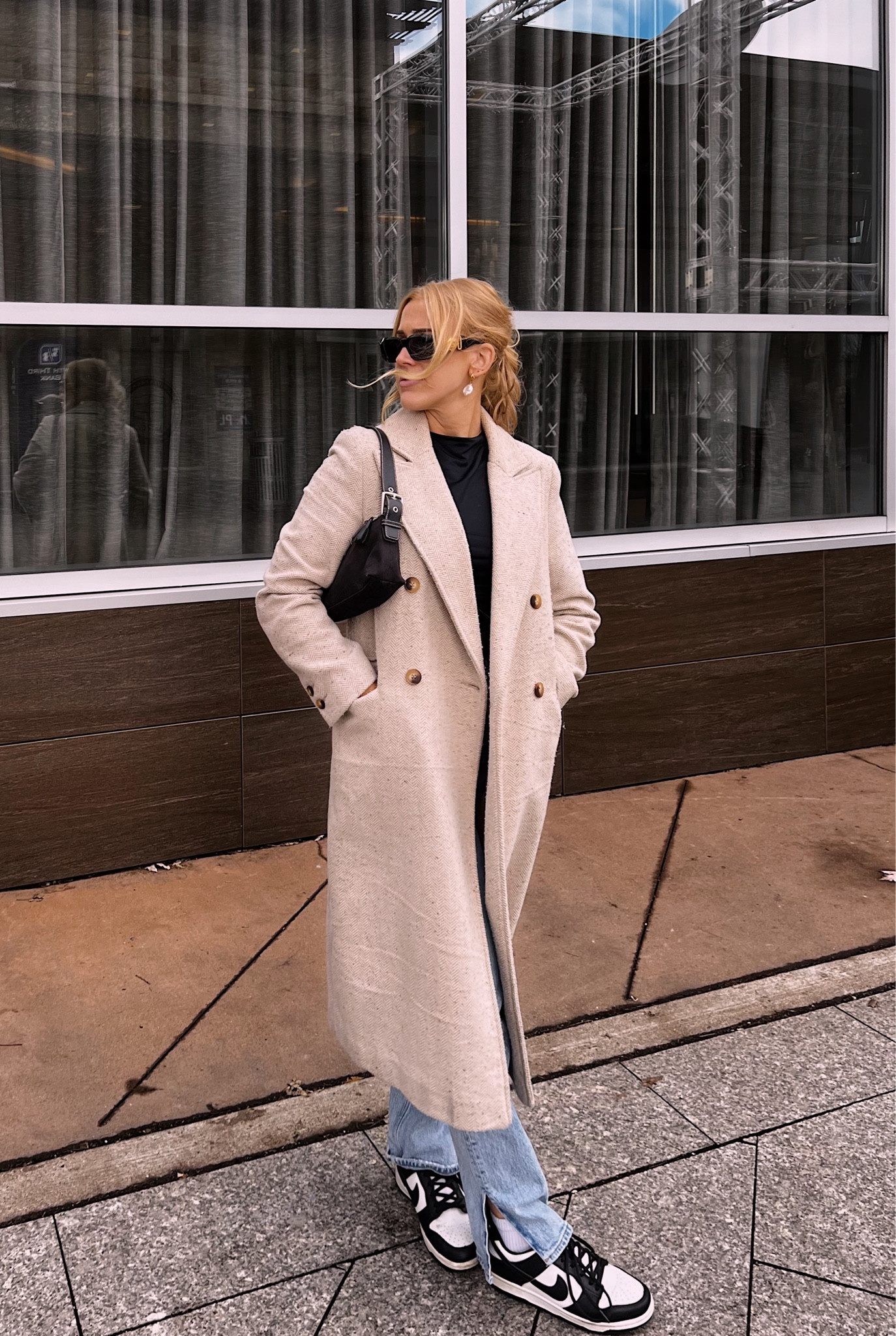 Women’s casual workwear WINTER 2023/2024
Top/Jeans: Abercrombie 
Jacket: Topshop 2018
Shoes: Nike Dunks

#LTKworkwear #LTKstyletip