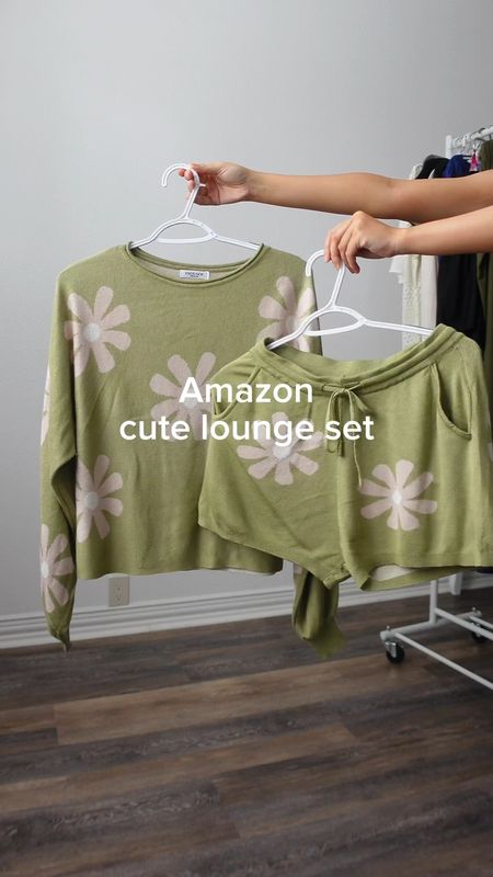Amazon lounge set 💚 thick , soft, and stretchy . Size up to size M for my bump but it fits TTS

amazon fashion amazon finds bump friendly lounge wear two piece outfit matching set green floral flower maternity pregnancy cozy 

#LTKhome #LTKunder50 #LTKbump