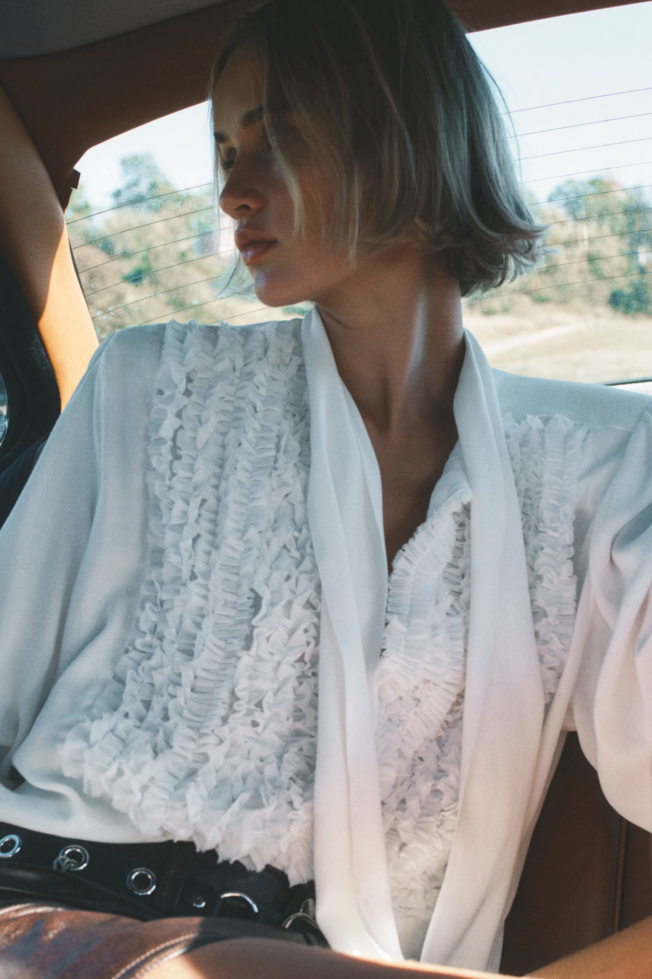 Oversized bow-collar blouse | H&M (UK, MY, IN, SG, PH, TW, HK)