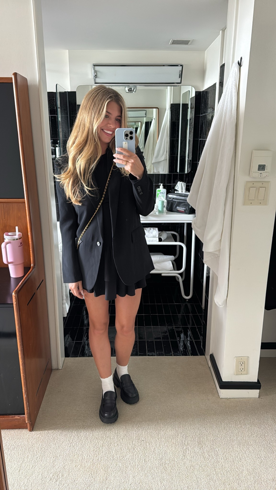 Got so many compliments on this outfit I wore in NYC!! I got a size 2 in the blazer and a size small in the dress 🤗 (both in black)