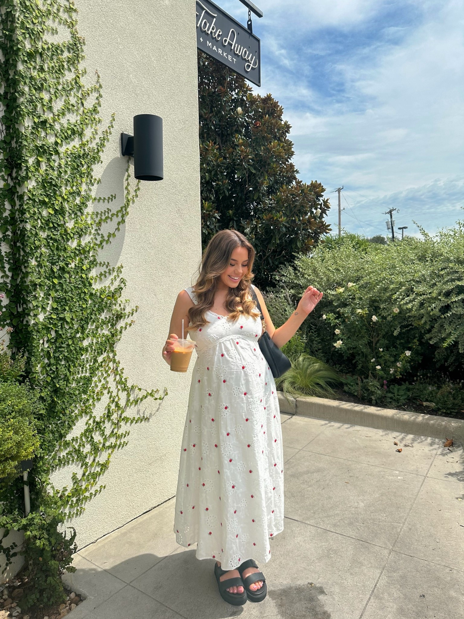 Third trimester outfits = dresses & sandals 🤍 wearing a size medium  