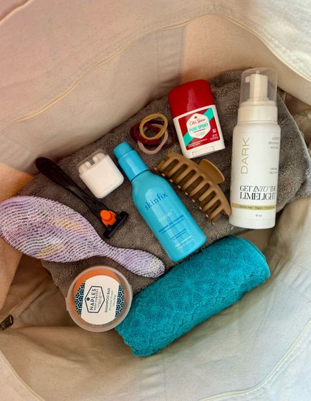 WHATS IN MY GYM BAG?? I’ve got the whole lineup linked here for y’all!

- Naples shampoo bar 
- WetBrush
- Towel, washcloth & hand towel
- SkinFix Face Wash
- OldSpice Deodorant 
- Claw clip & hair ties
- Razor 
- Ear buds 

…just to name a few! Also rounding up a few bags that would make a perfect fit if you’re on the look for one! 

#LTKfindsunder50 #LTKtravel