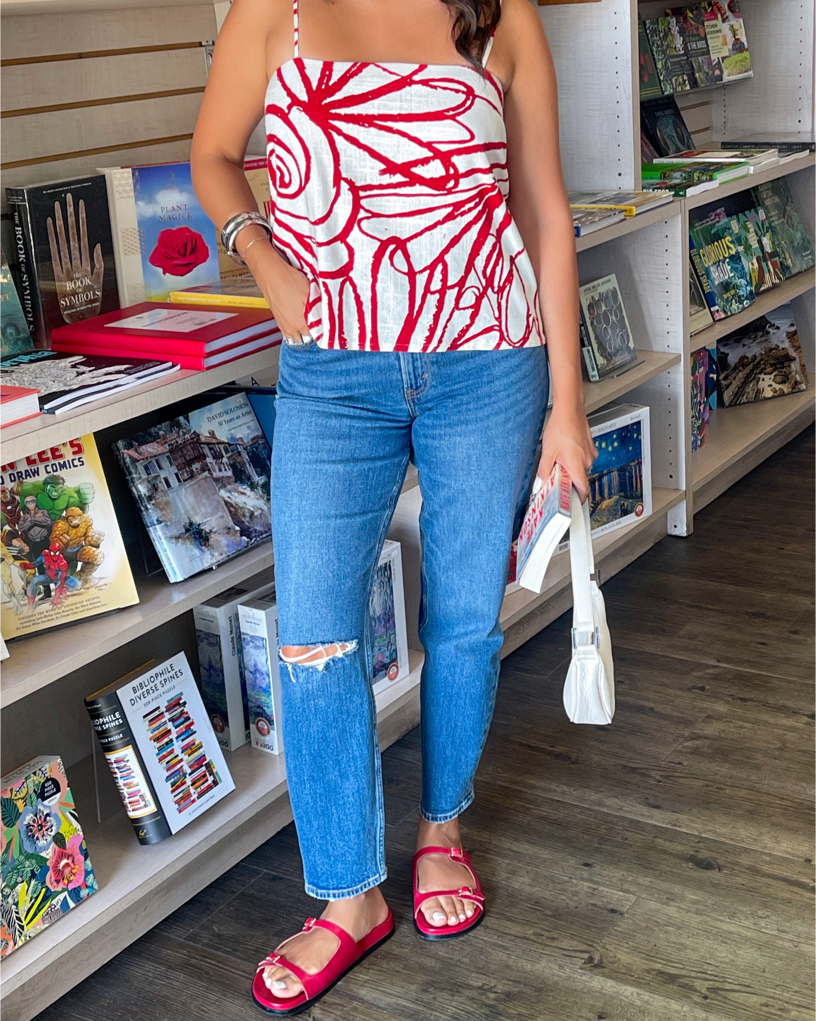 comfiest jeans i own! 
—
wearing the ultra high rise mom jean 
—


#LTKStyleTip #LTKBacktoSchool #LTKxAF