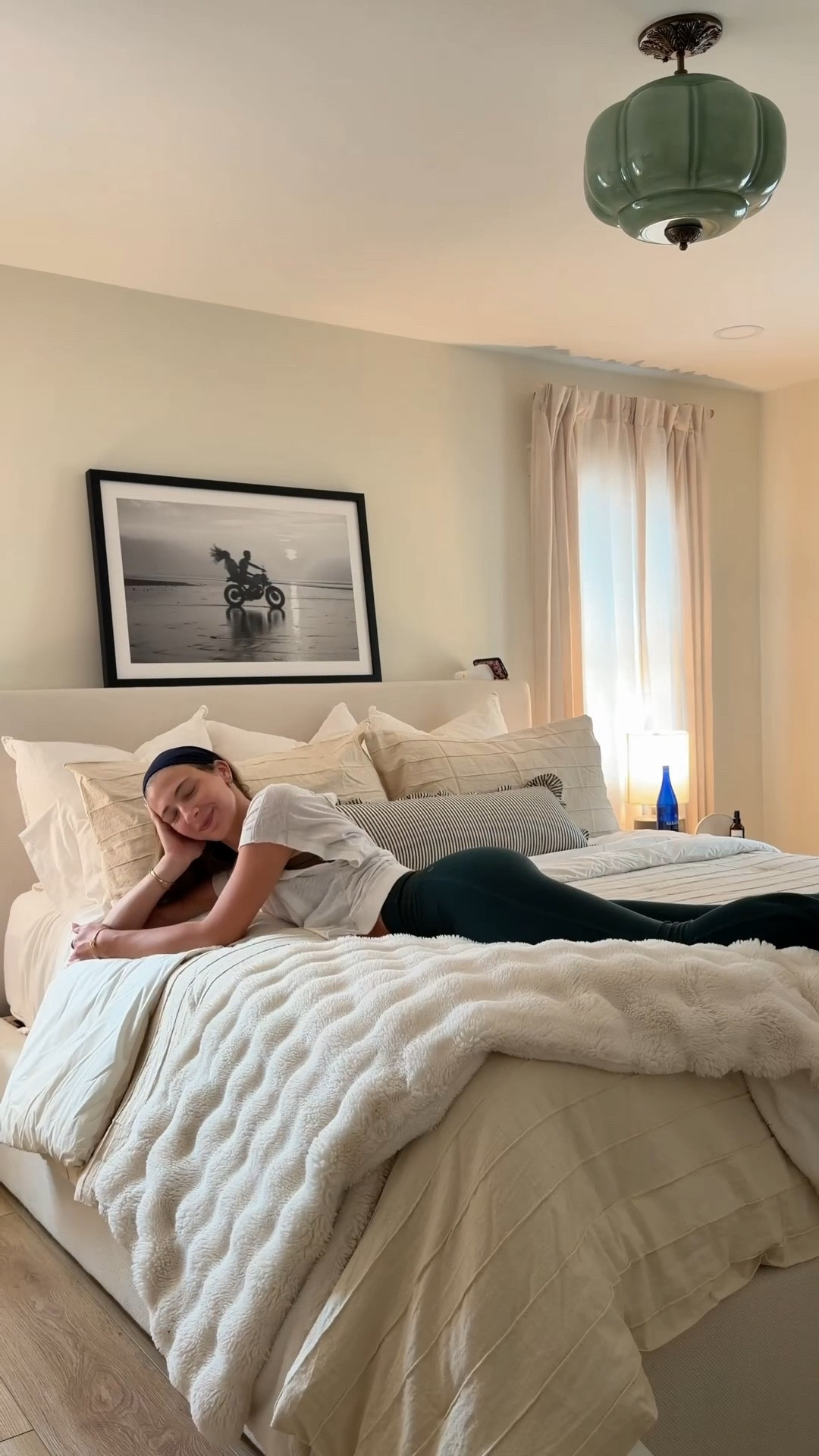 Spring bedding refresh 🤍🌸✨
swapped everything out for lighter, brighter layers and it completely changed the feel of the room

think crisp sheets, soft neutrals, and the coziest textures that still feel breathable for warmer nights ☁️
and it’s all washable (which makes it even better 🙌🏼)

such an easy reset that makes your whole space feel fresh for spring 🏡✨
linked everything here 🤍